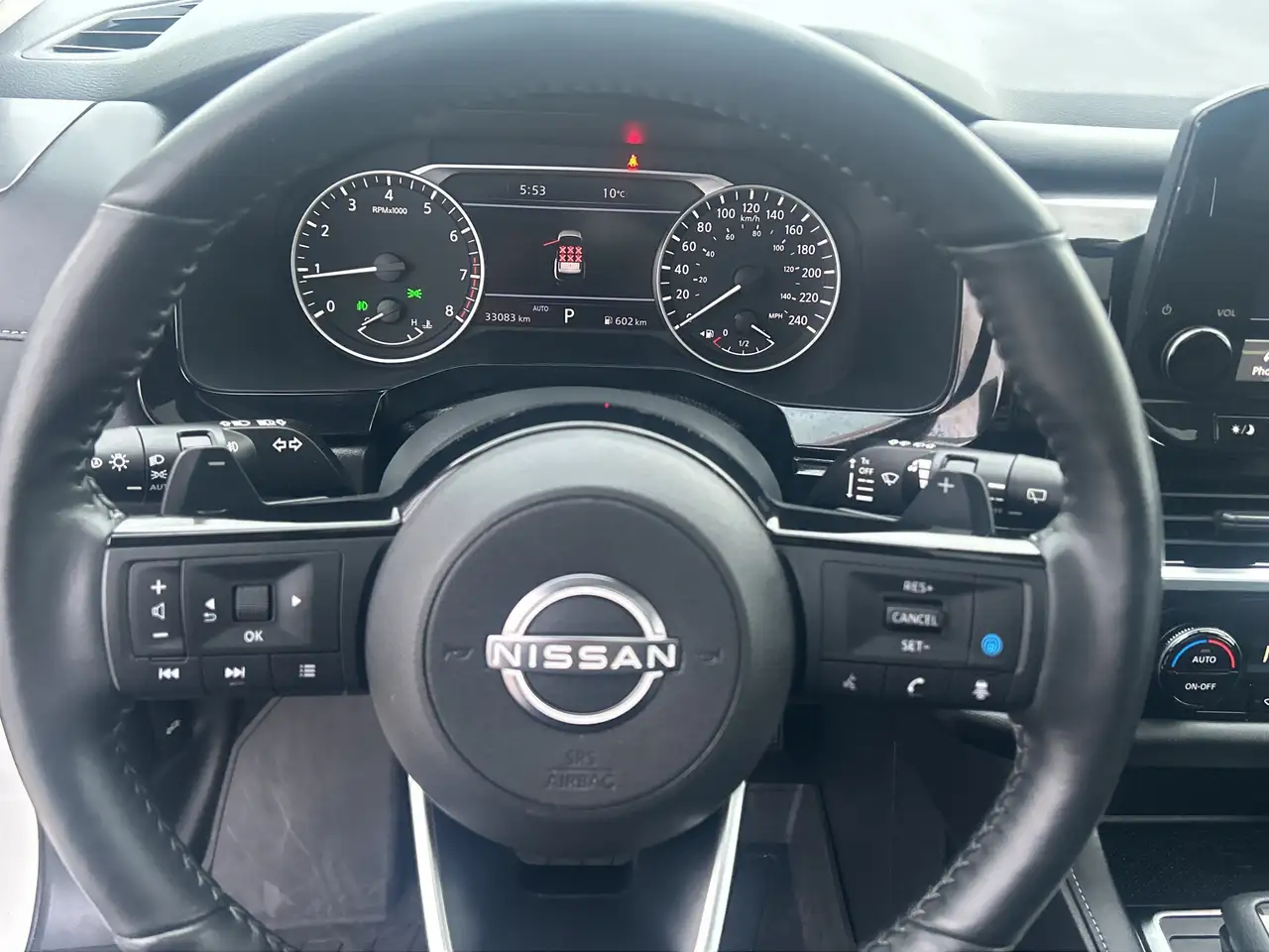 Nissan Pathfinder снимка Nissan Pathfinder