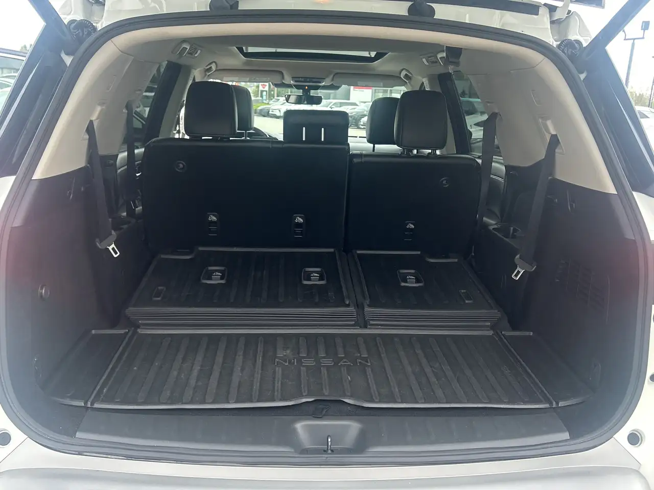 Nissan Pathfinder снимка Nissan Pathfinder