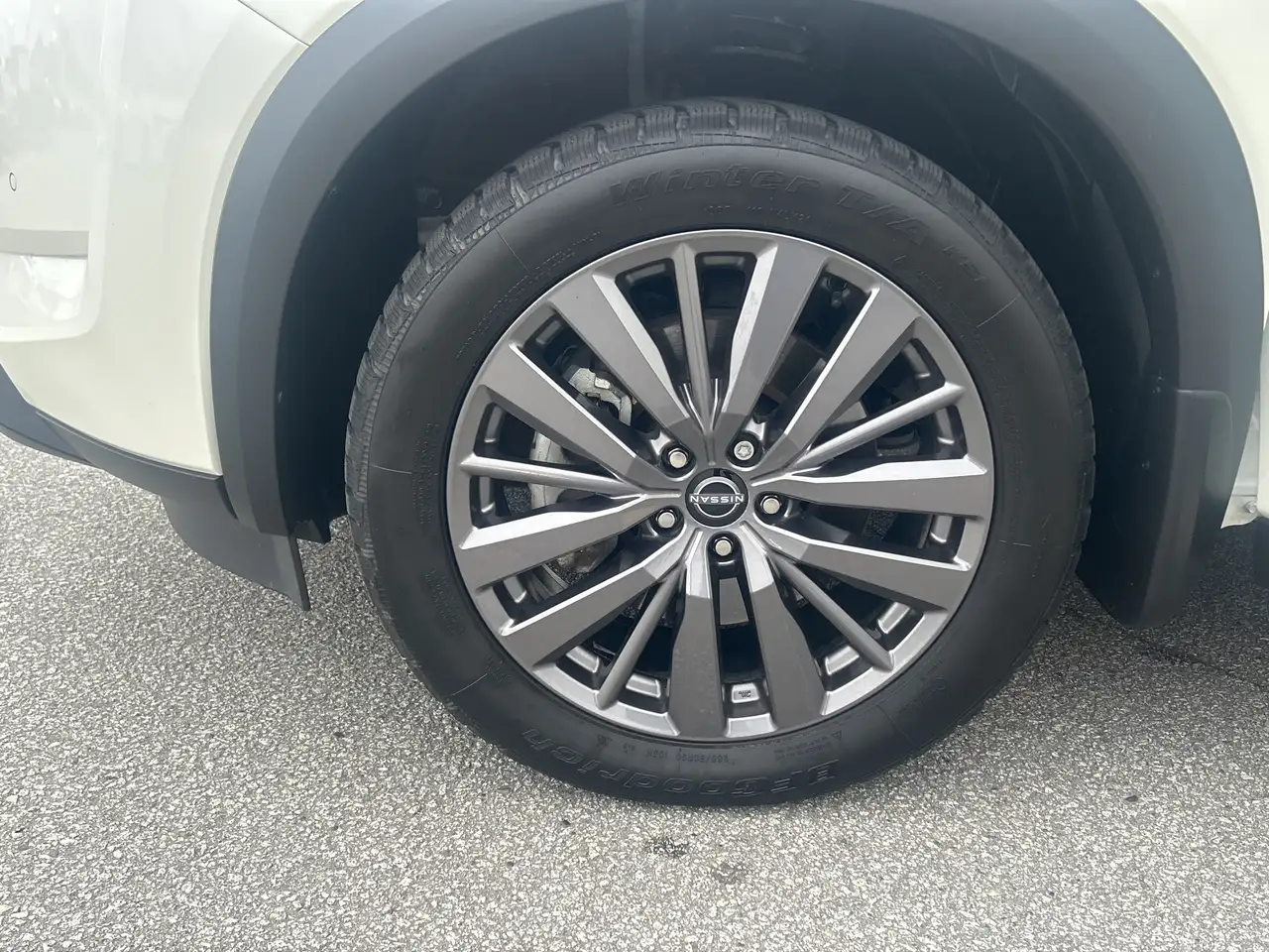 Nissan Pathfinder снимка Nissan Pathfinder