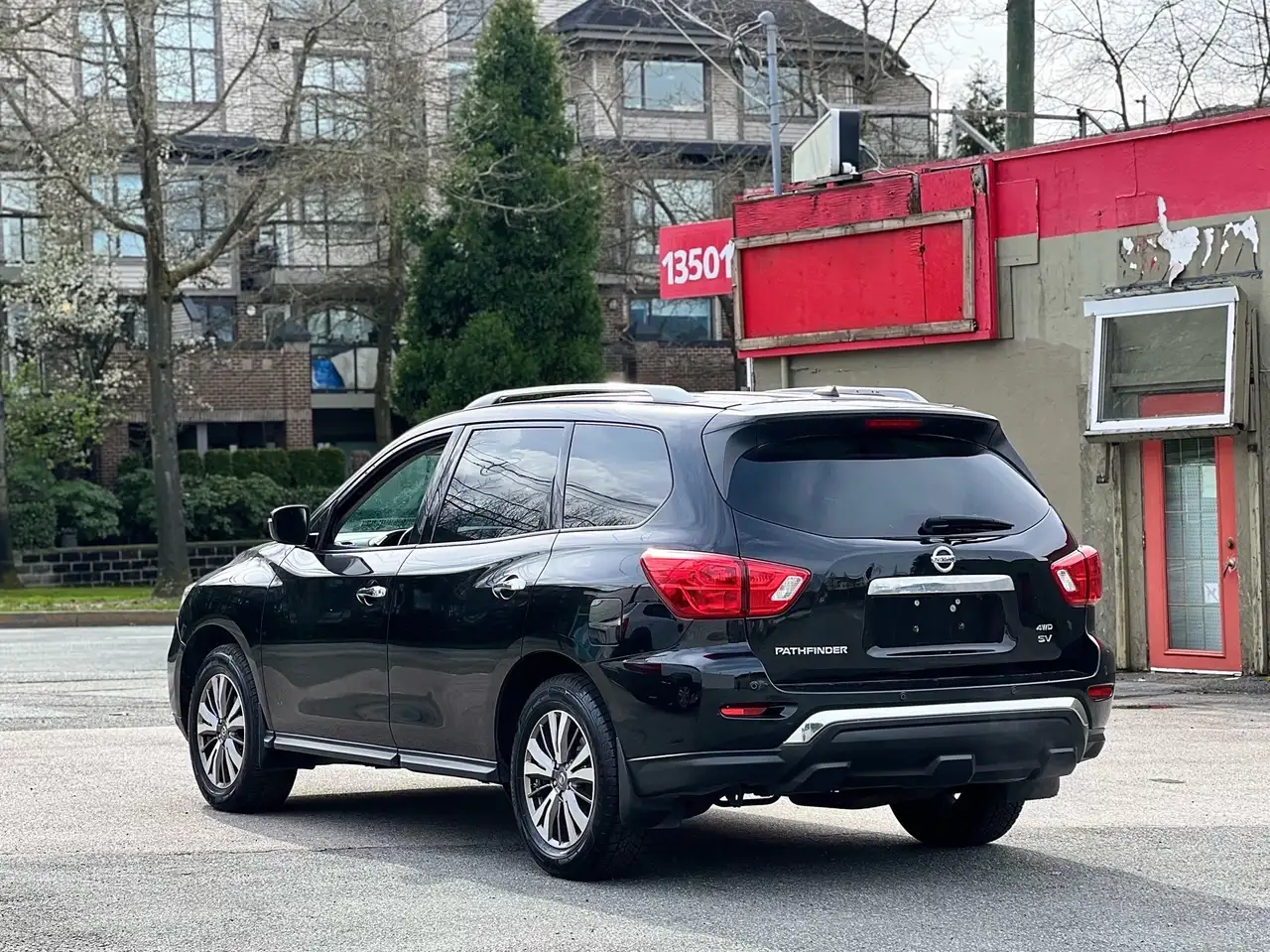 Nissan Pathfinder photo Nissan Pathfinder