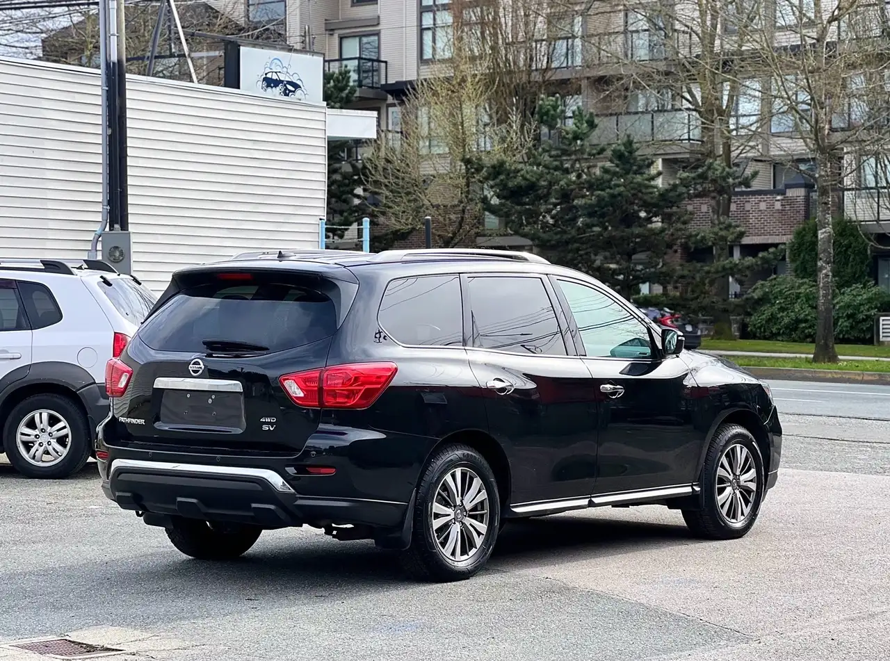 Nissan Pathfinder photo Nissan Pathfinder