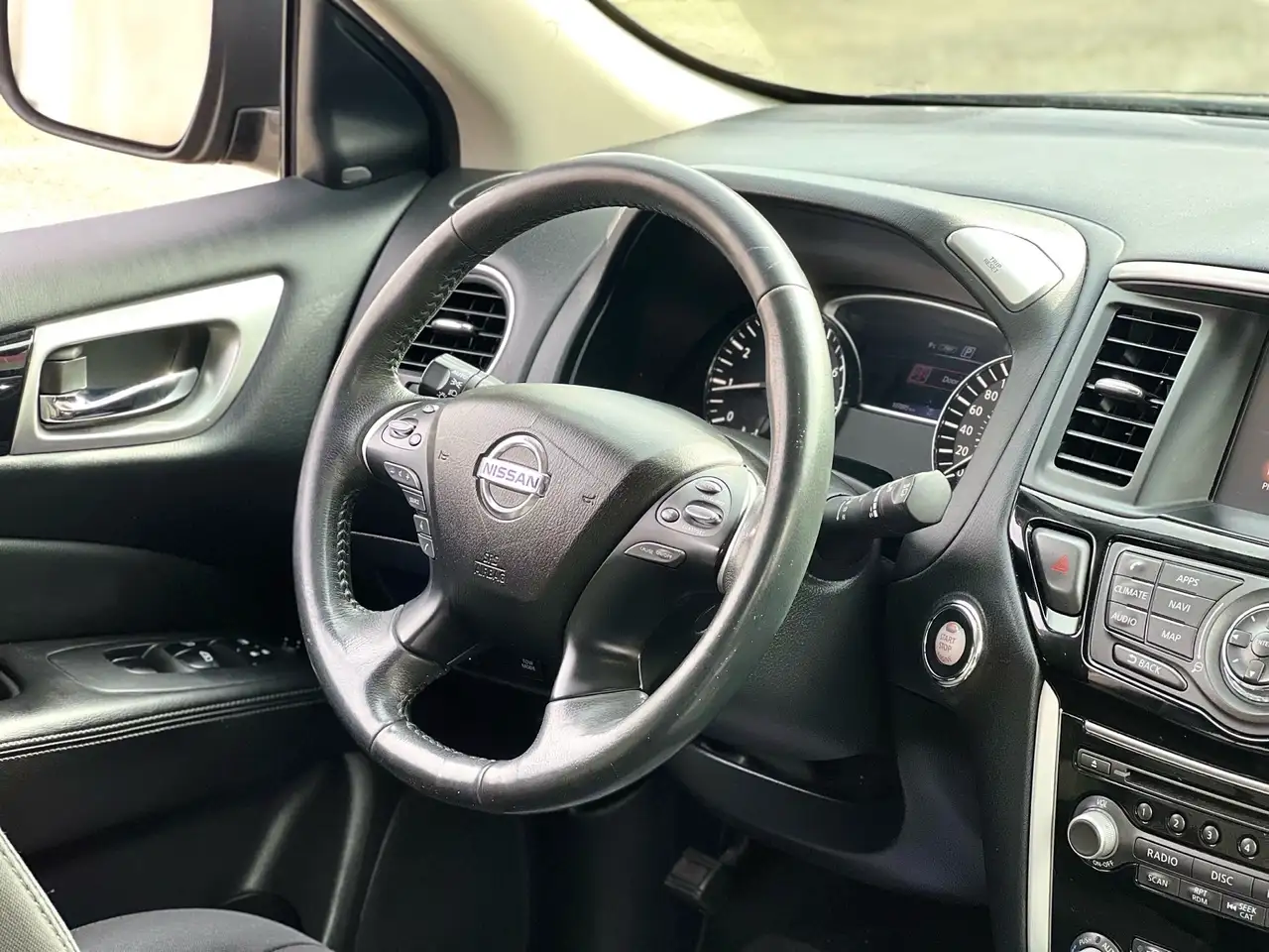 Nissan Pathfinder photo Nissan Pathfinder
