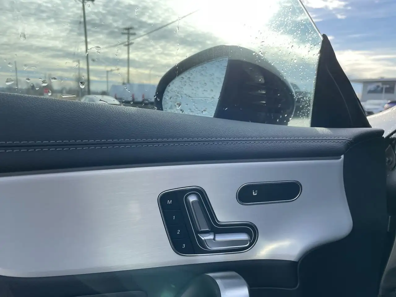 Mercedes-Benz CLA снимка Mercedes-Benz CLA