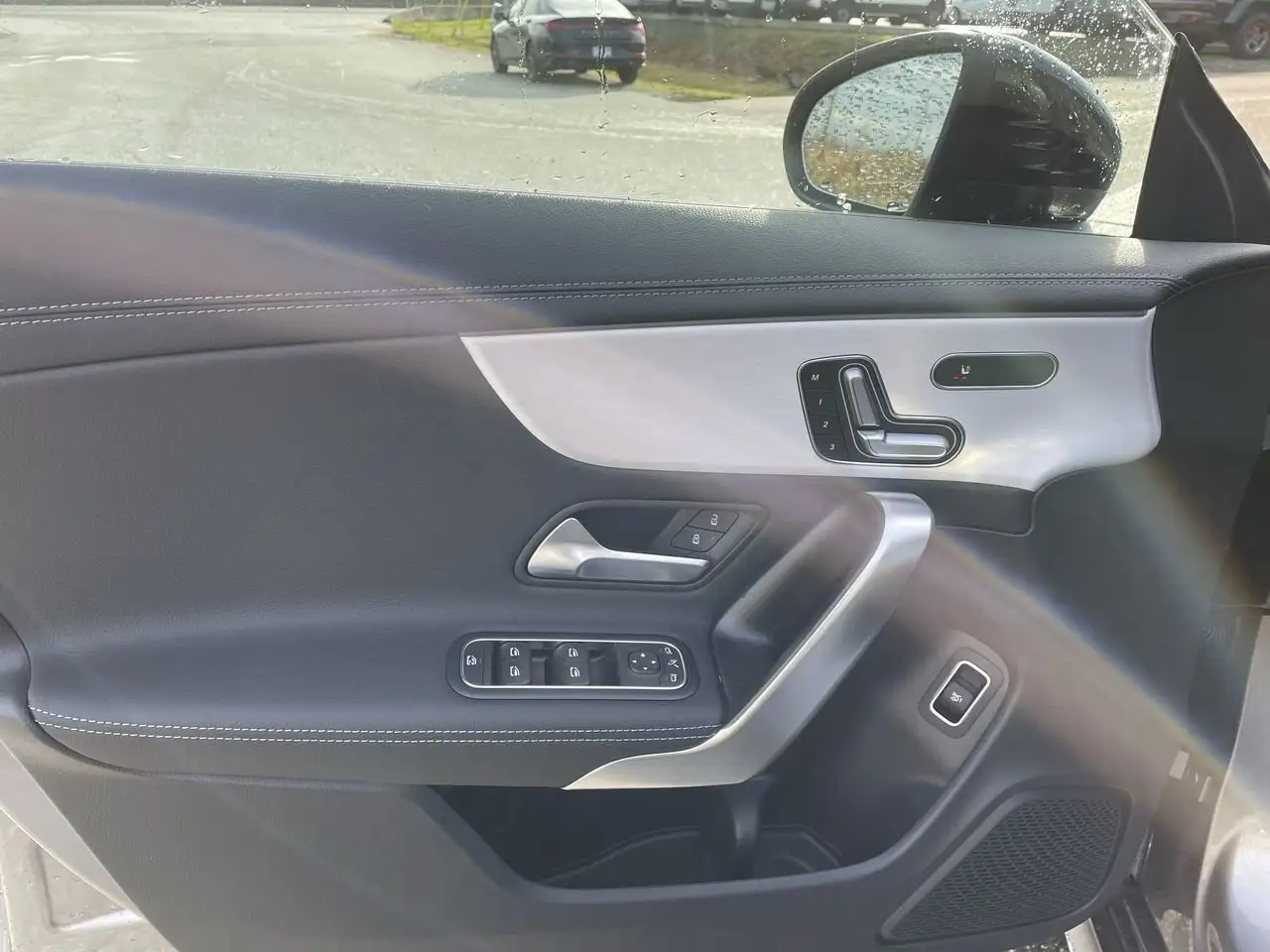 Mercedes-Benz CLA снимка Mercedes-Benz CLA