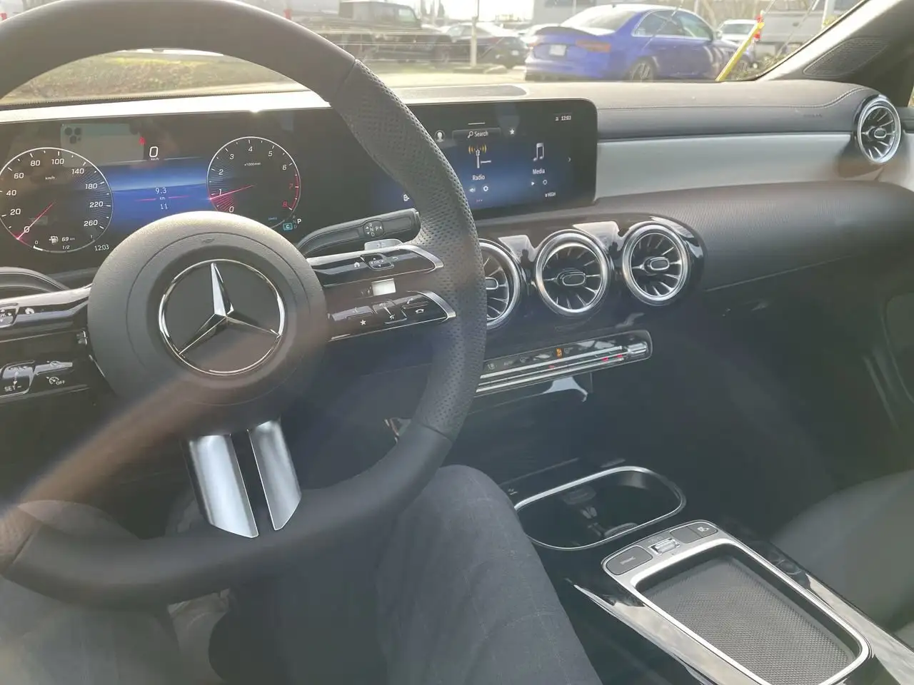 Mercedes-Benz CLA снимка Mercedes-Benz CLA