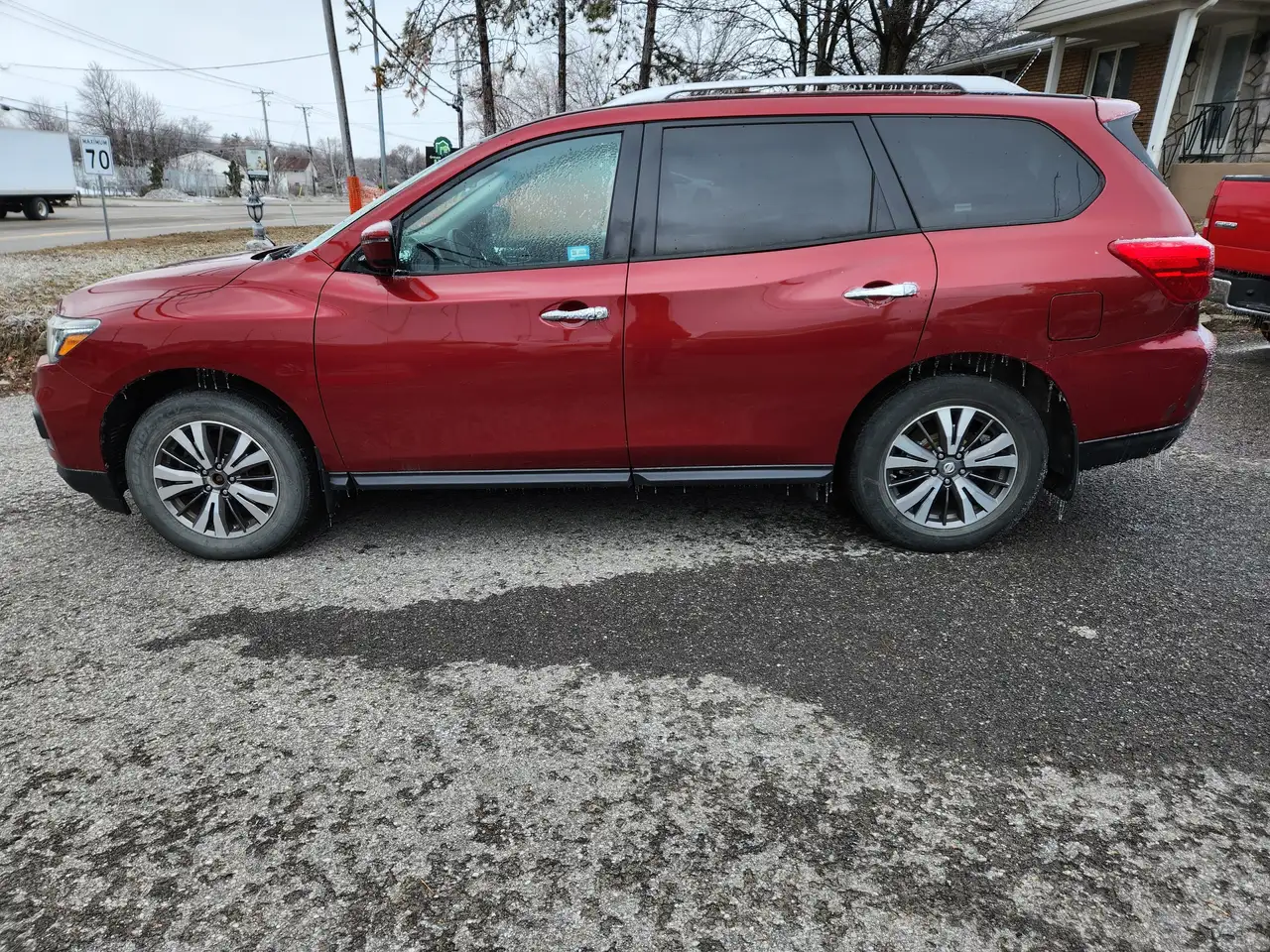 Nissan Pathfinder photo Nissan Pathfinder