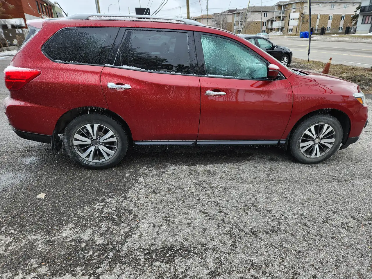 Nissan Pathfinder photo Nissan Pathfinder