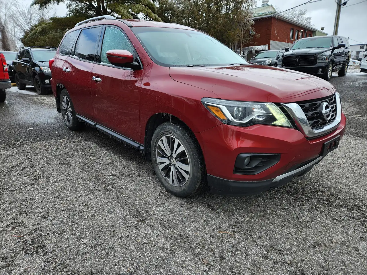 Nissan Pathfinder photo Nissan Pathfinder