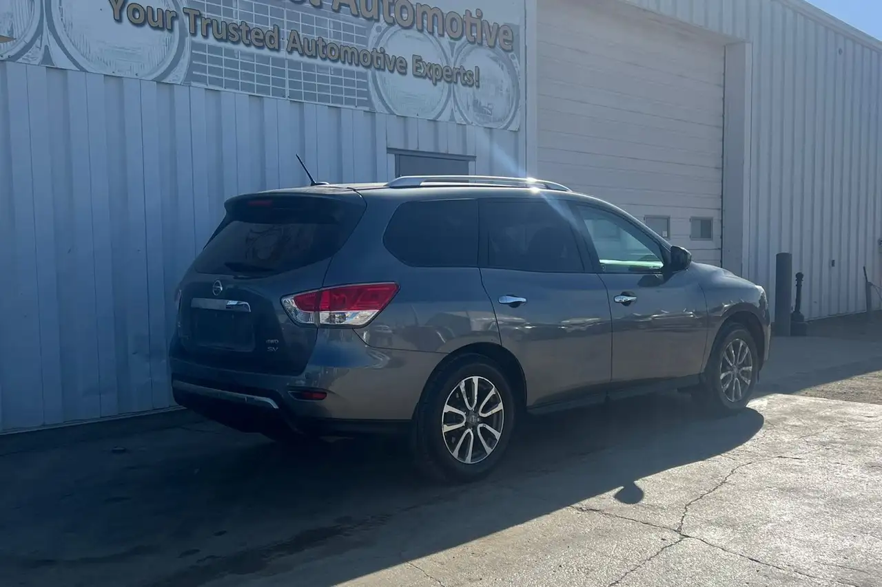 Nissan Pathfinder photo Nissan Pathfinder
