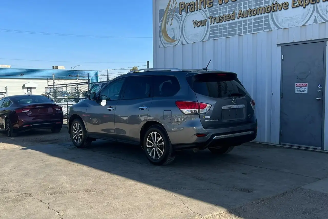 Nissan Pathfinder photo Nissan Pathfinder