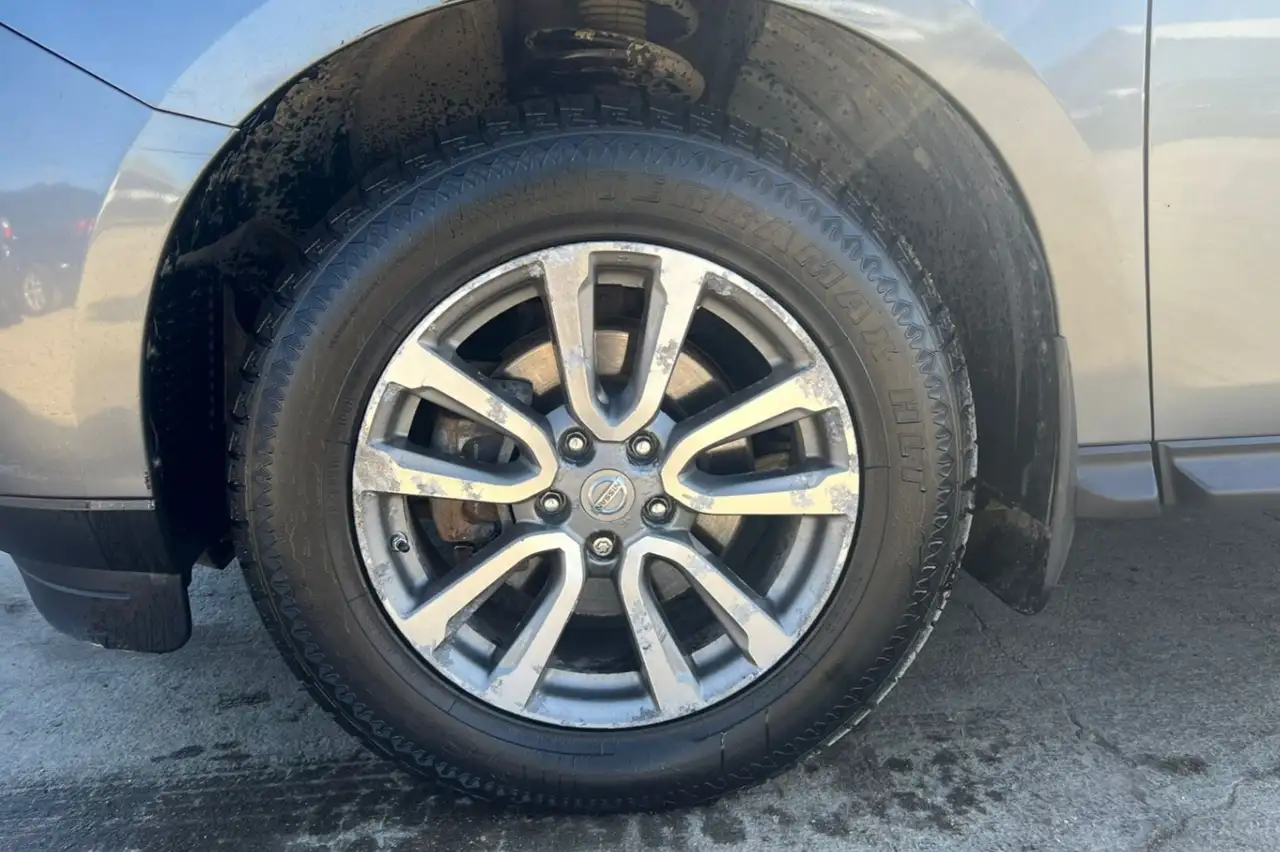 Nissan Pathfinder photo Nissan Pathfinder