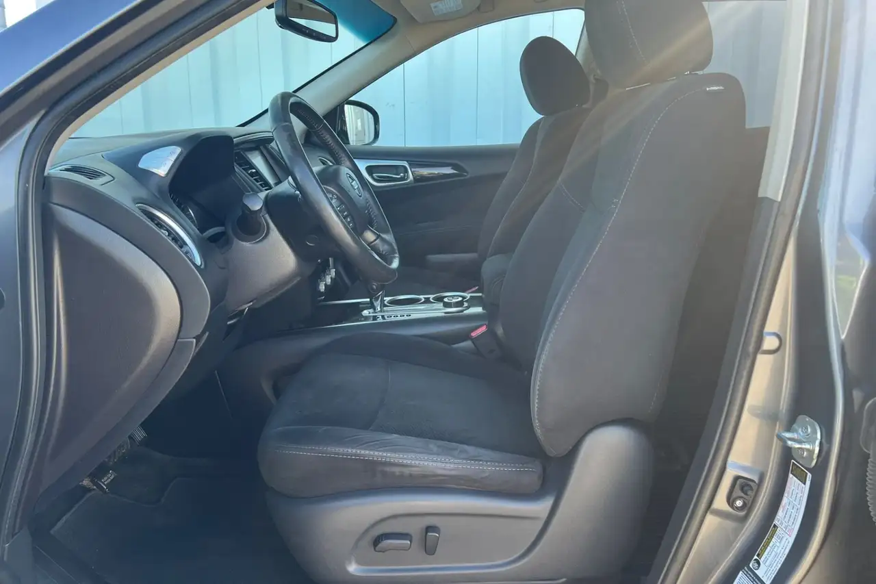 Nissan Pathfinder photo Nissan Pathfinder