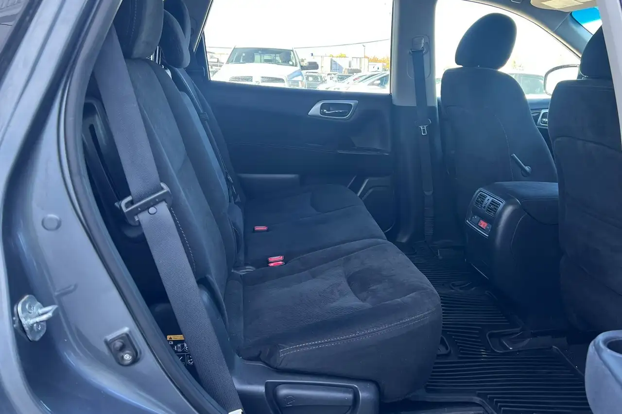 Nissan Pathfinder photo Nissan Pathfinder