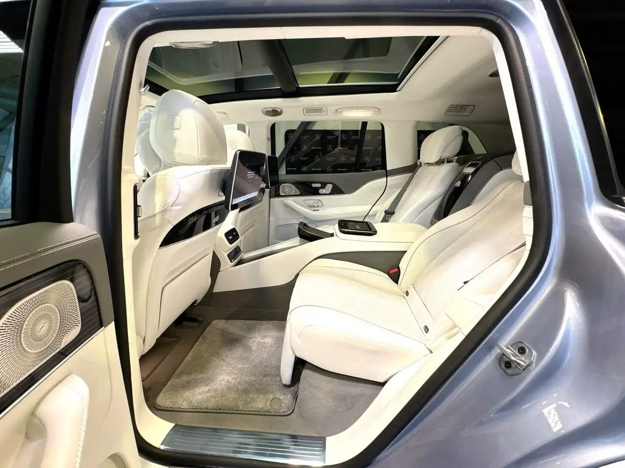 Mercedes-Benz GLS снимка Mercedes-Benz GLS