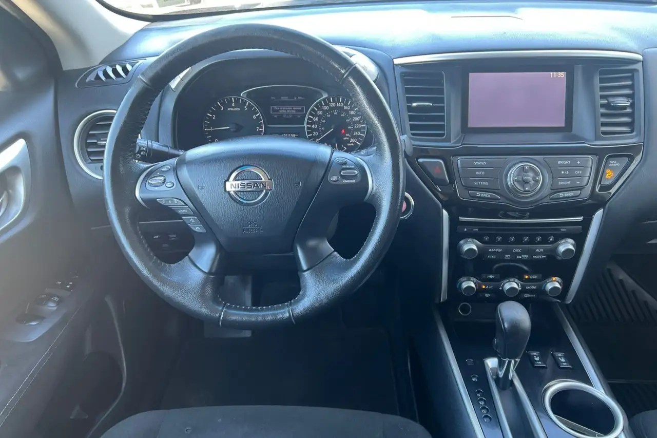 Nissan Pathfinder photo Nissan Pathfinder