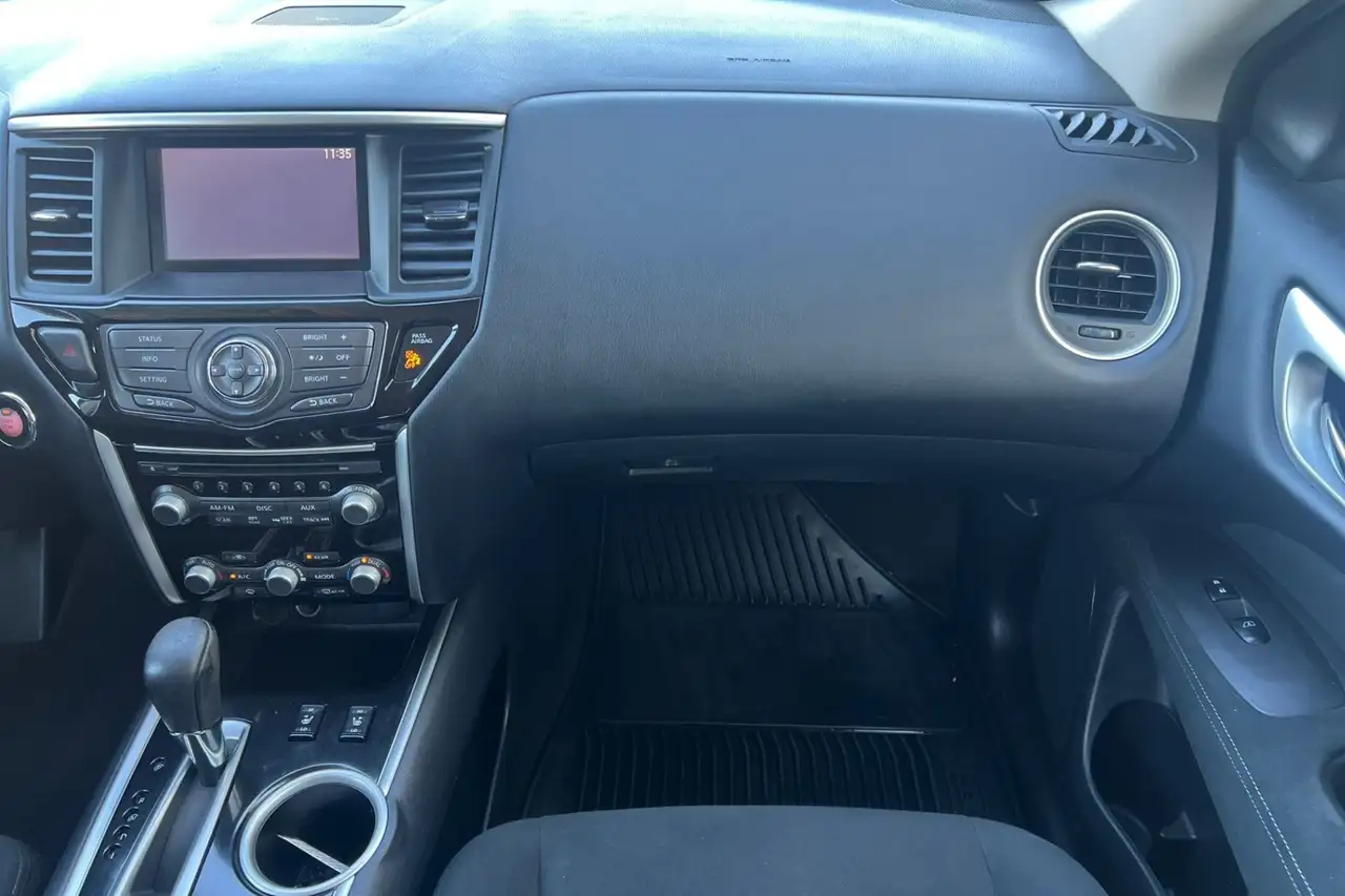 Nissan Pathfinder photo Nissan Pathfinder