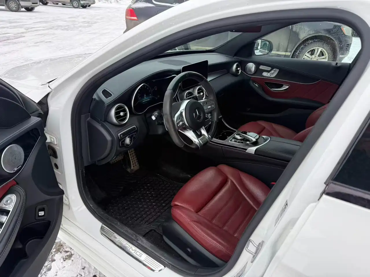 Mercedes-Benz C-Class снимка Mercedes-Benz C-Class