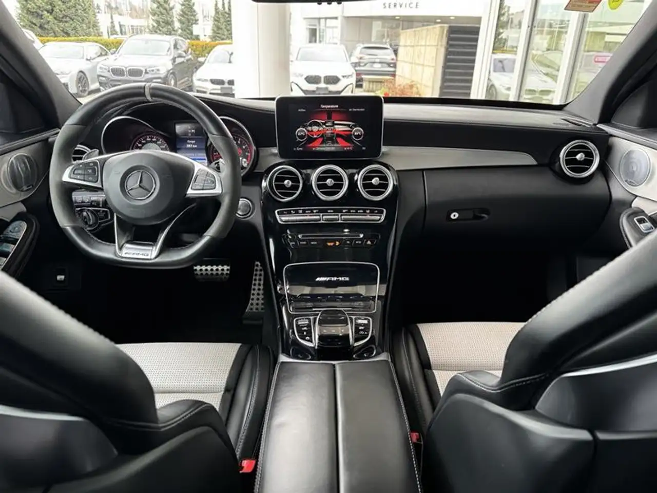 Mercedes-Benz C-Class снимка Mercedes-Benz C-Class
