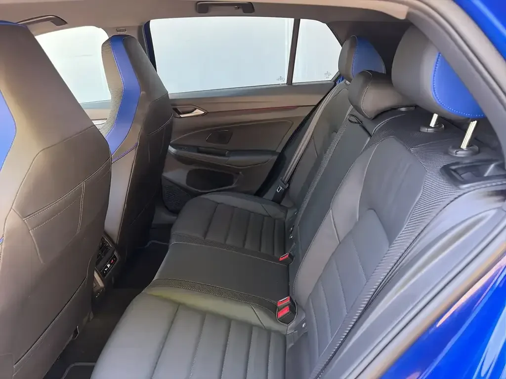 Volkswagen Golf R снимка Volkswagen Golf R