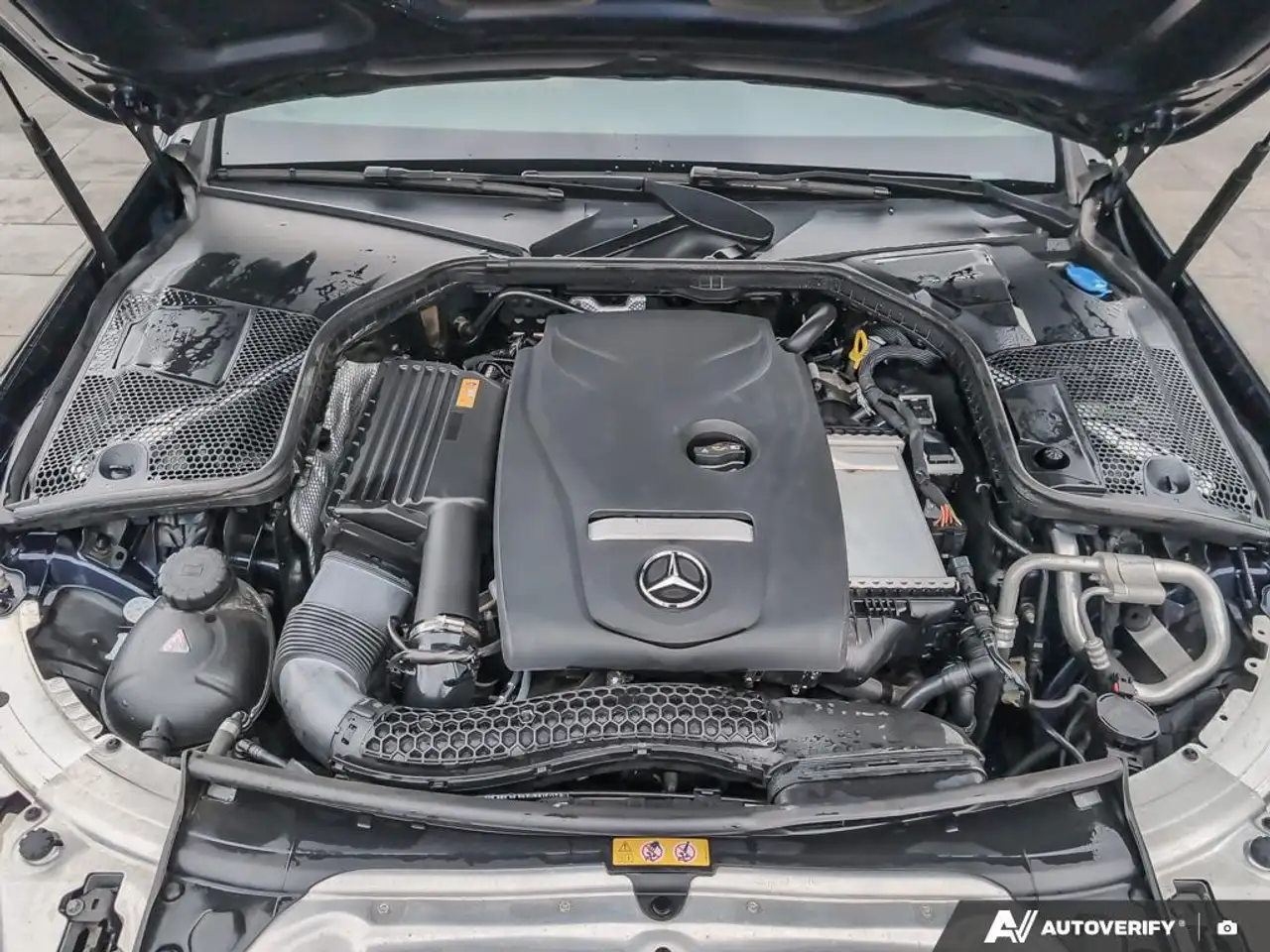 Mercedes-Benz C-Class снимка Mercedes-Benz C-Class