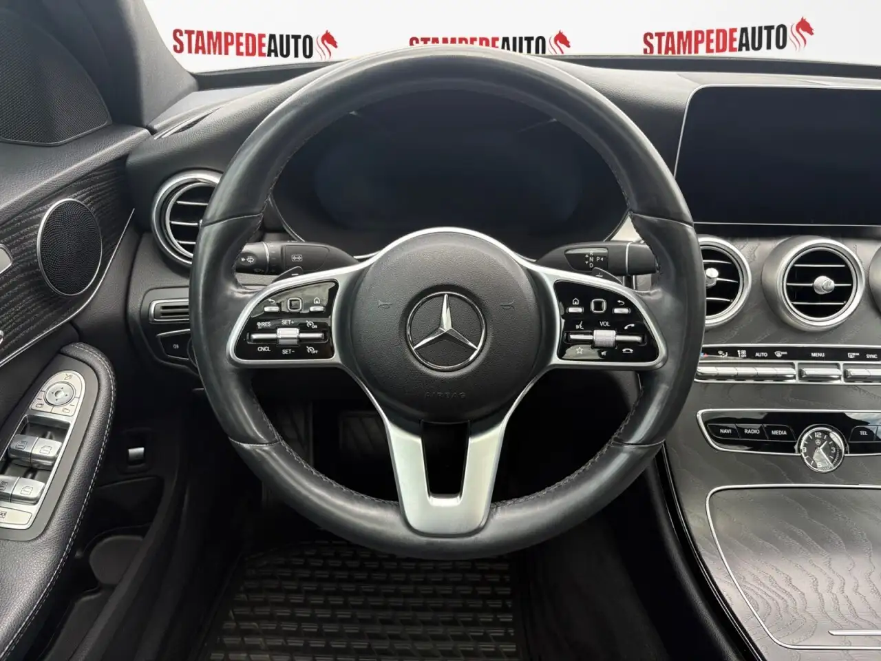 Mercedes-Benz C-Class снимка Mercedes-Benz C-Class
