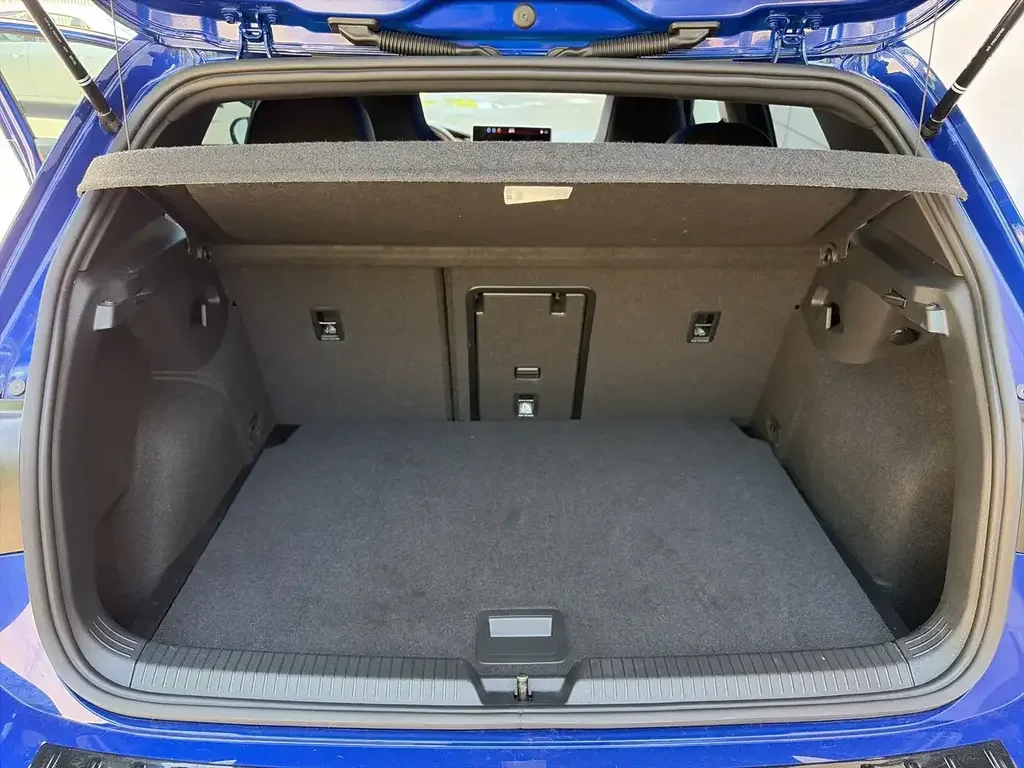 Volkswagen Golf R снимка Volkswagen Golf R