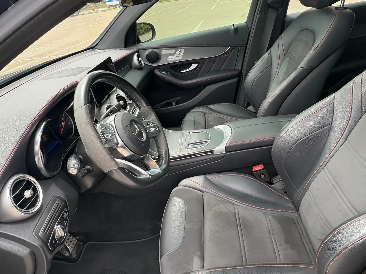 Mercedes-Benz GLC снимка Mercedes-Benz GLC