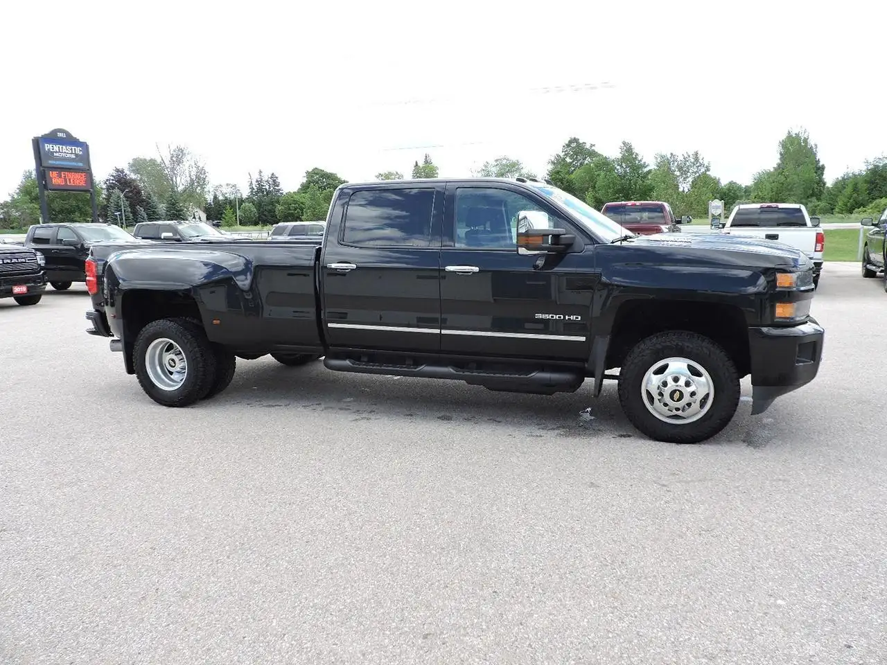 Chevrolet Silverado 3500 photo Chevrolet Silverado 3500