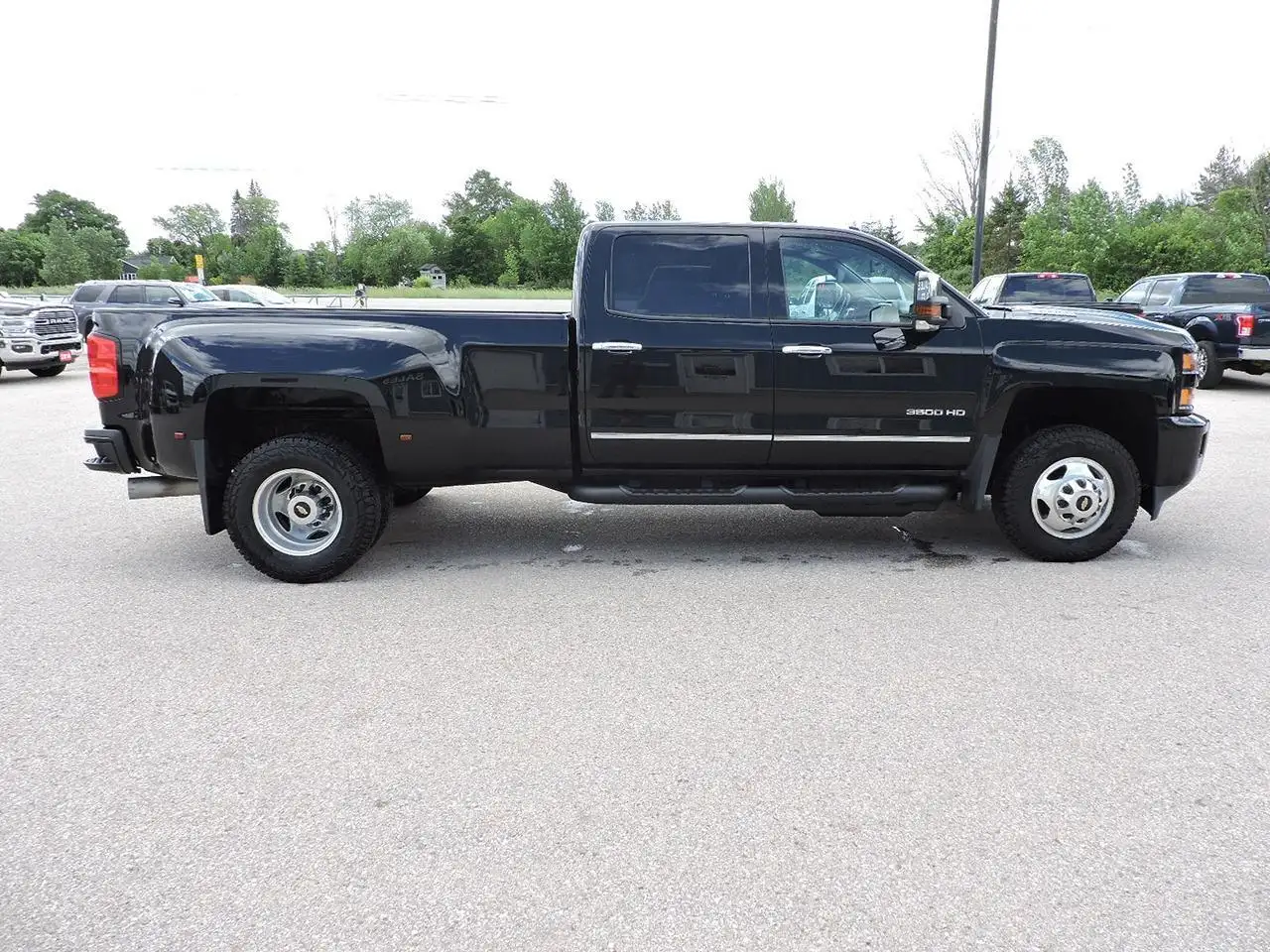 Chevrolet Silverado 3500 photo Chevrolet Silverado 3500