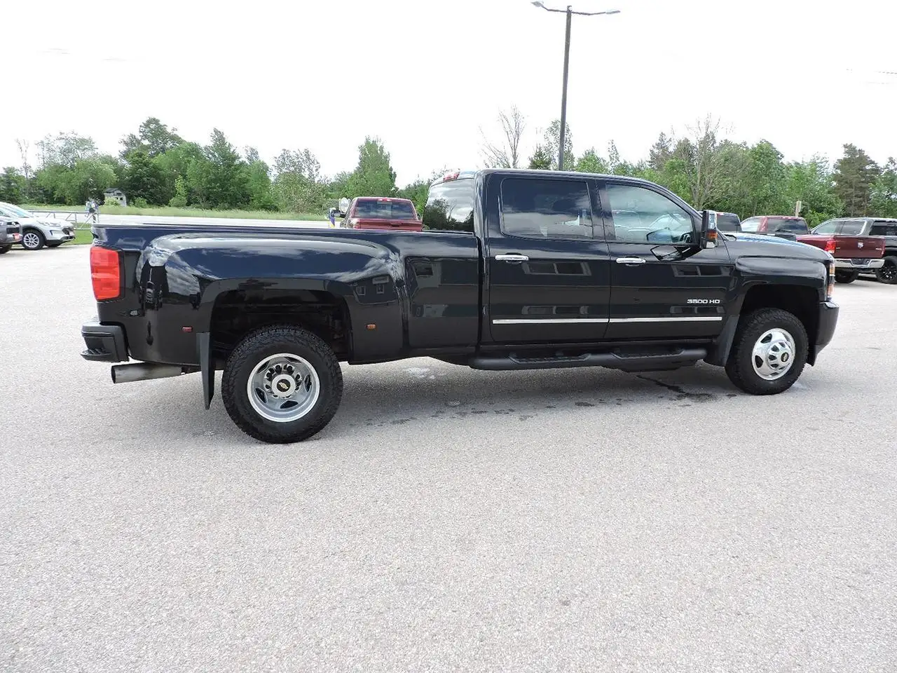 Chevrolet Silverado 3500 photo Chevrolet Silverado 3500