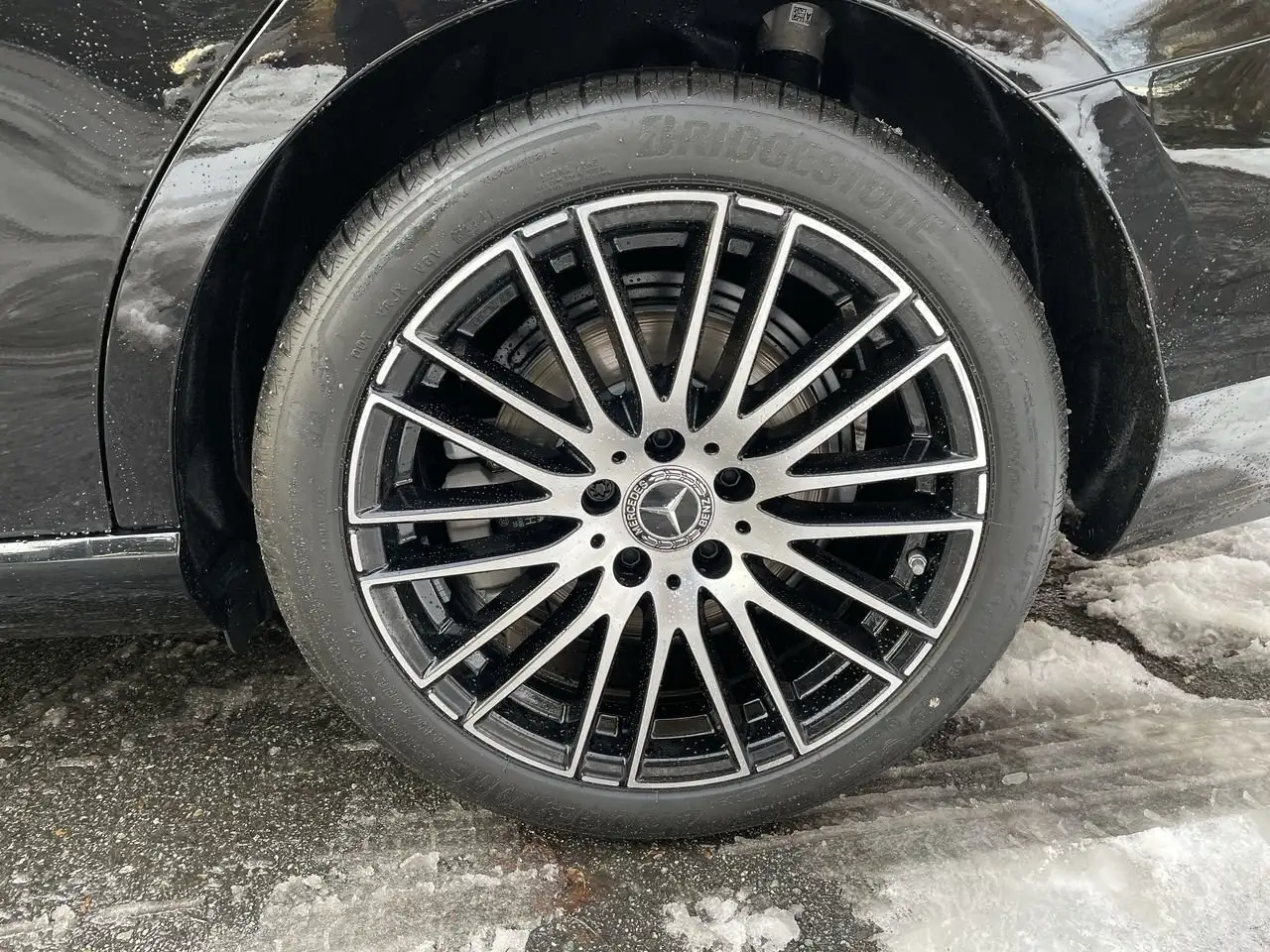 Mercedes-Benz C-Class снимка Mercedes-Benz C-Class