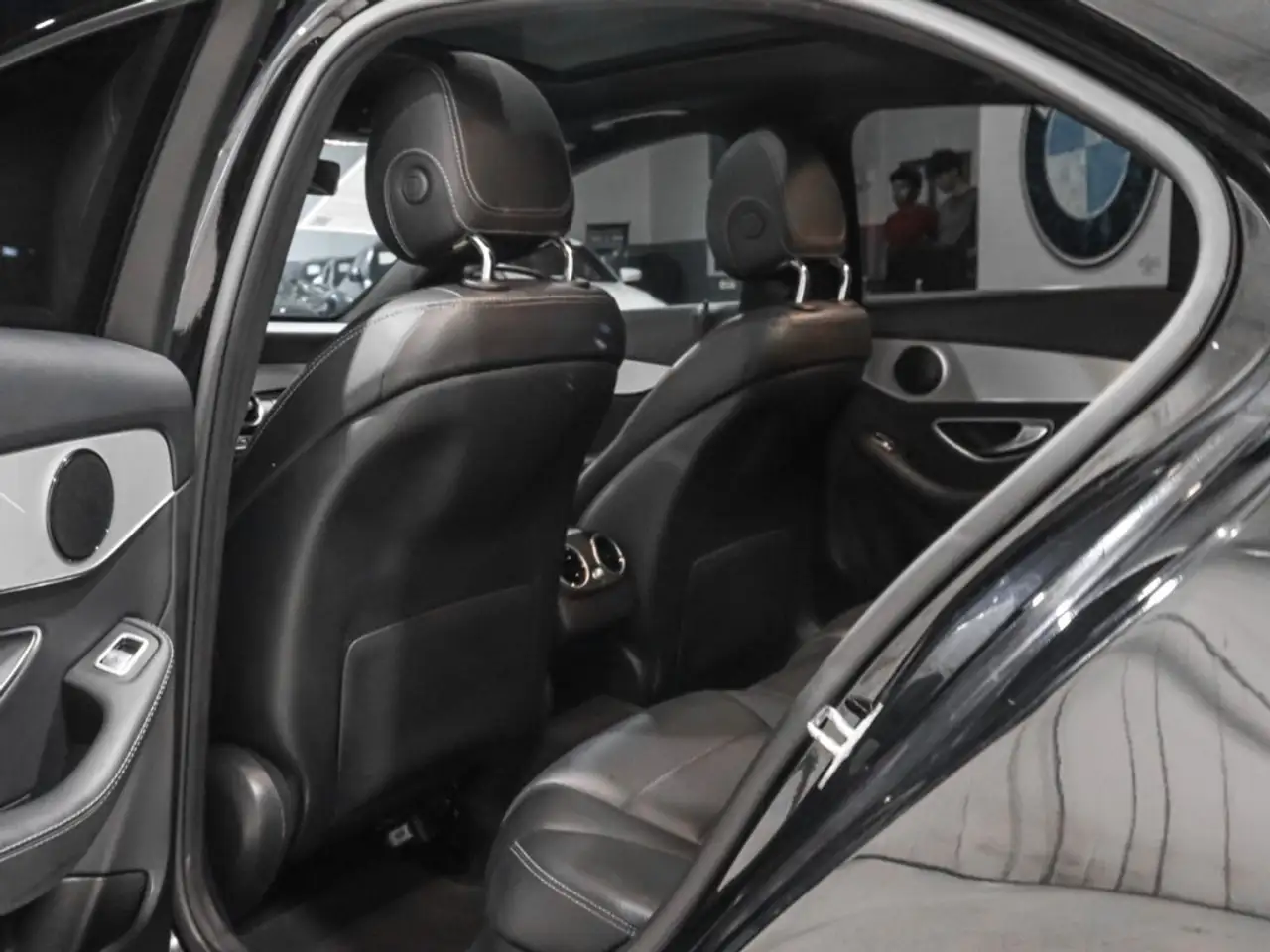 Mercedes-Benz C-Class снимка Mercedes-Benz C-Class