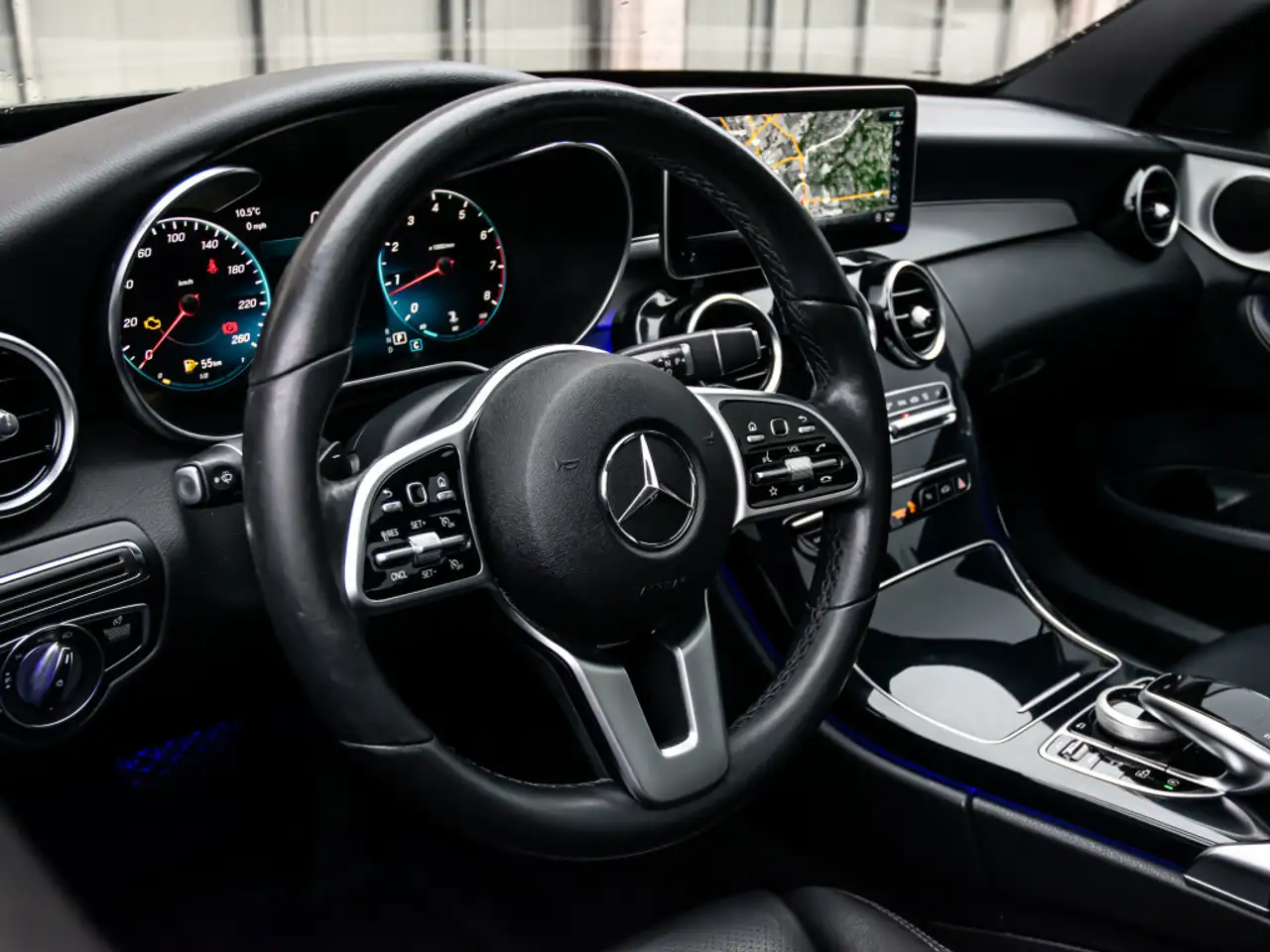 Mercedes-Benz C-Class снимка Mercedes-Benz C-Class