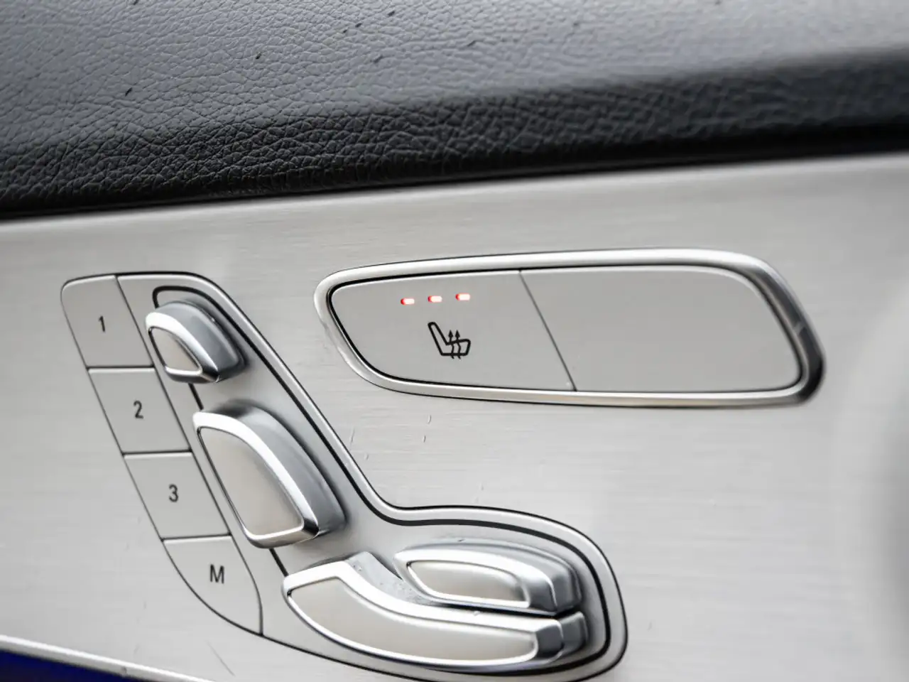 Mercedes-Benz C-Class снимка Mercedes-Benz C-Class