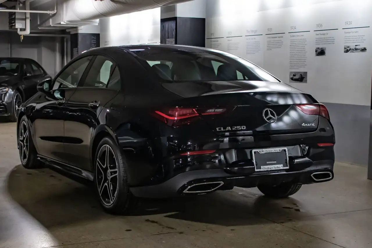 Mercedes-Benz CLA снимка Mercedes-Benz CLA