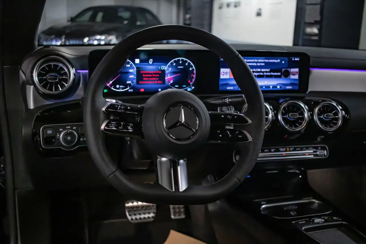 Mercedes-Benz CLA снимка Mercedes-Benz CLA
