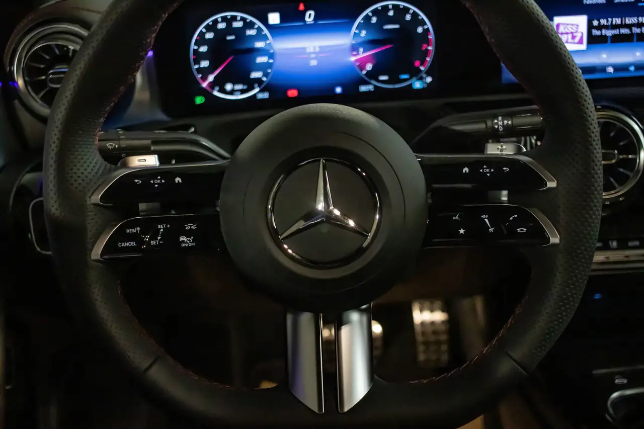 Mercedes-Benz CLA снимка Mercedes-Benz CLA