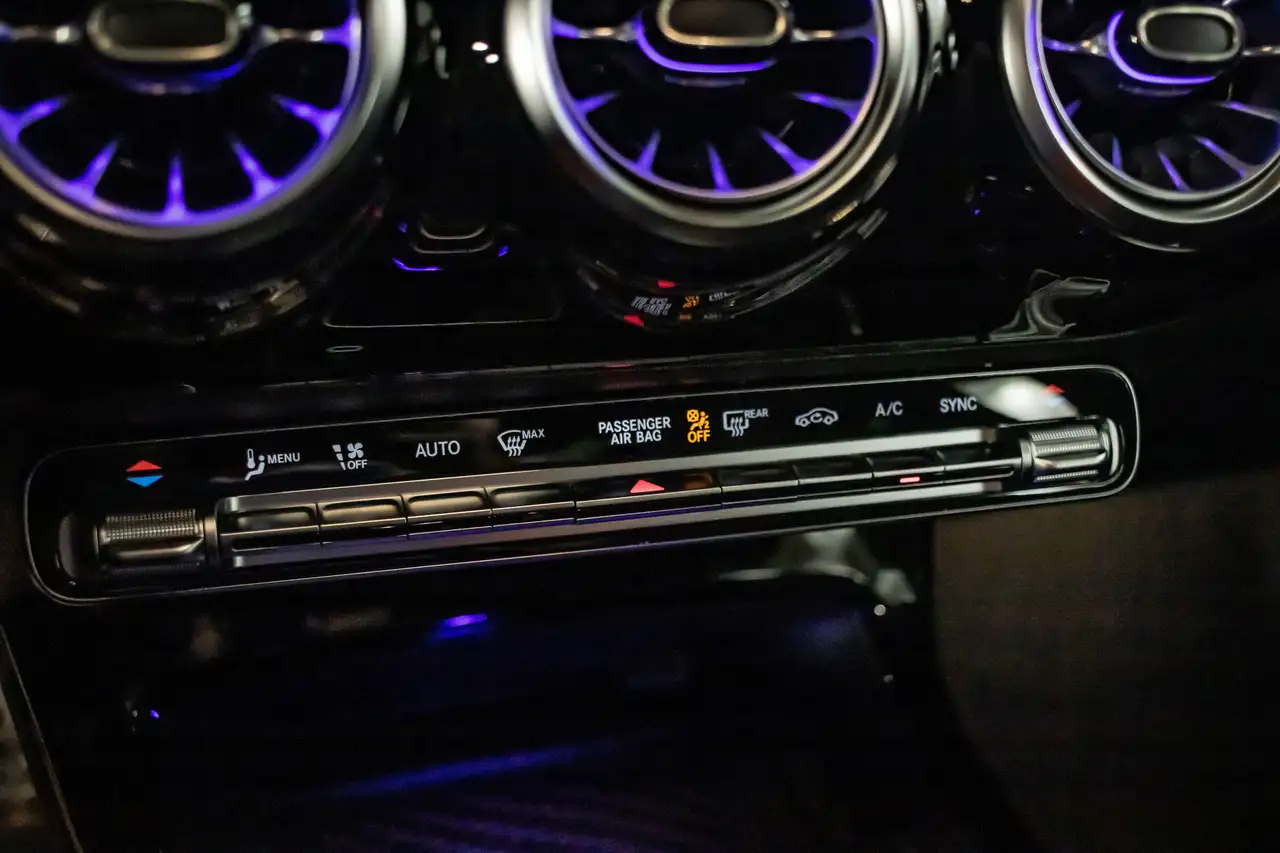 Mercedes-Benz CLA снимка Mercedes-Benz CLA