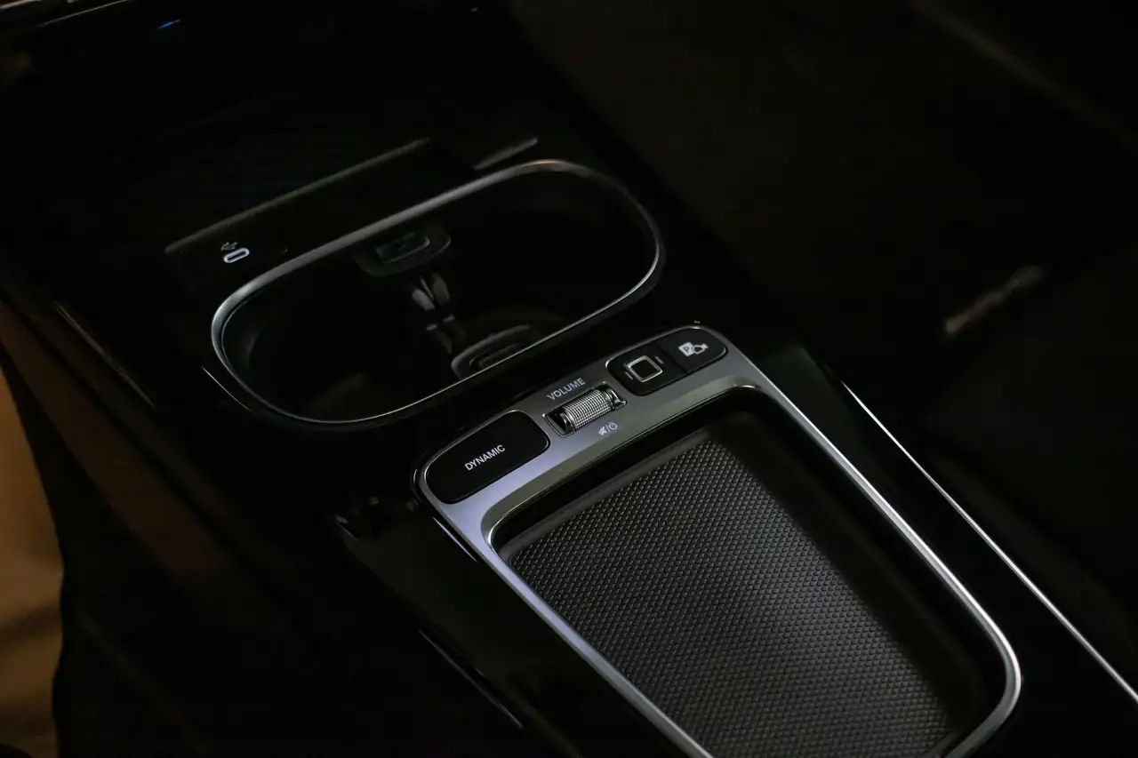 Mercedes-Benz CLA снимка Mercedes-Benz CLA