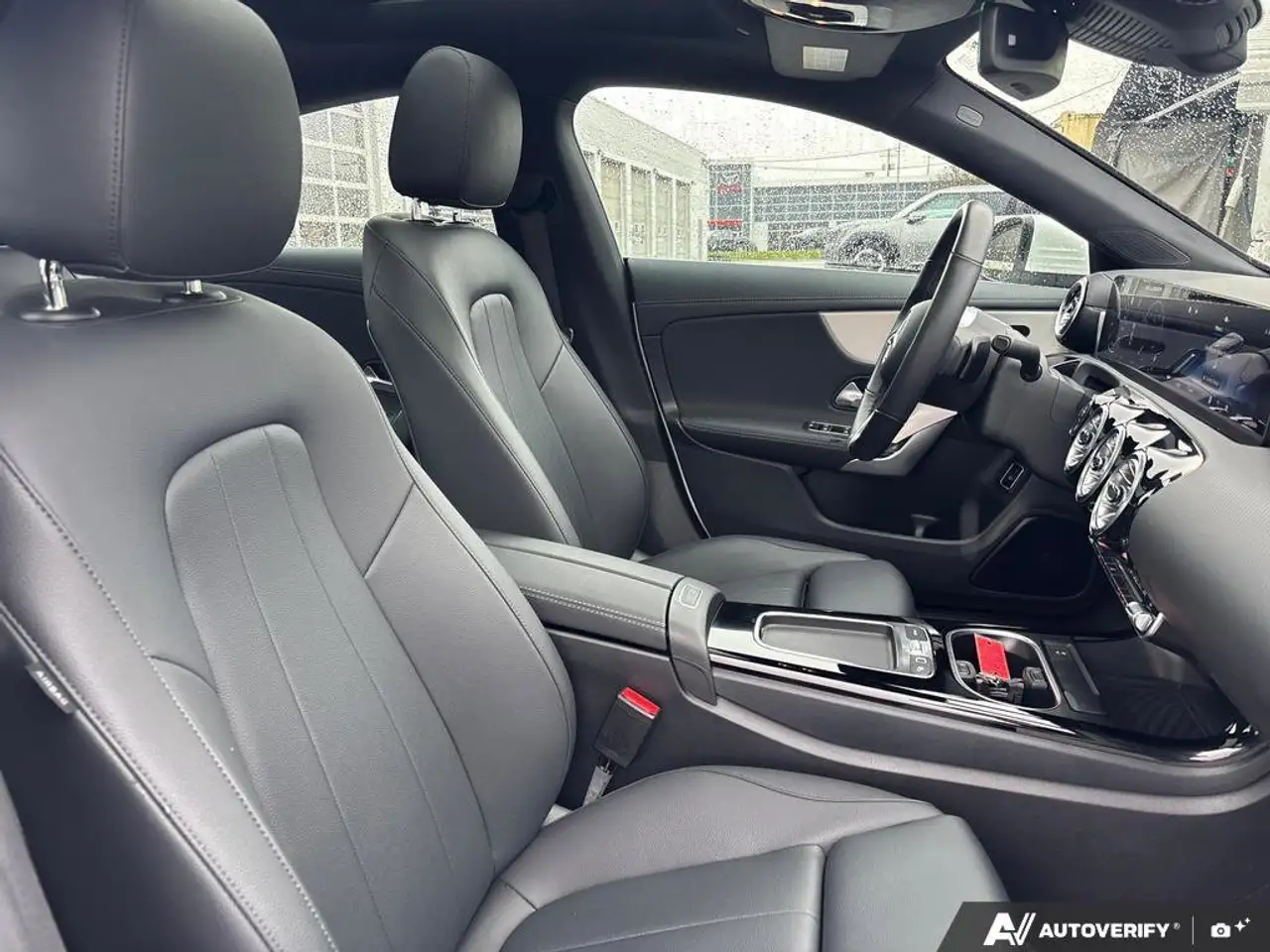 Mercedes-Benz CLA photo Mercedes-Benz CLA