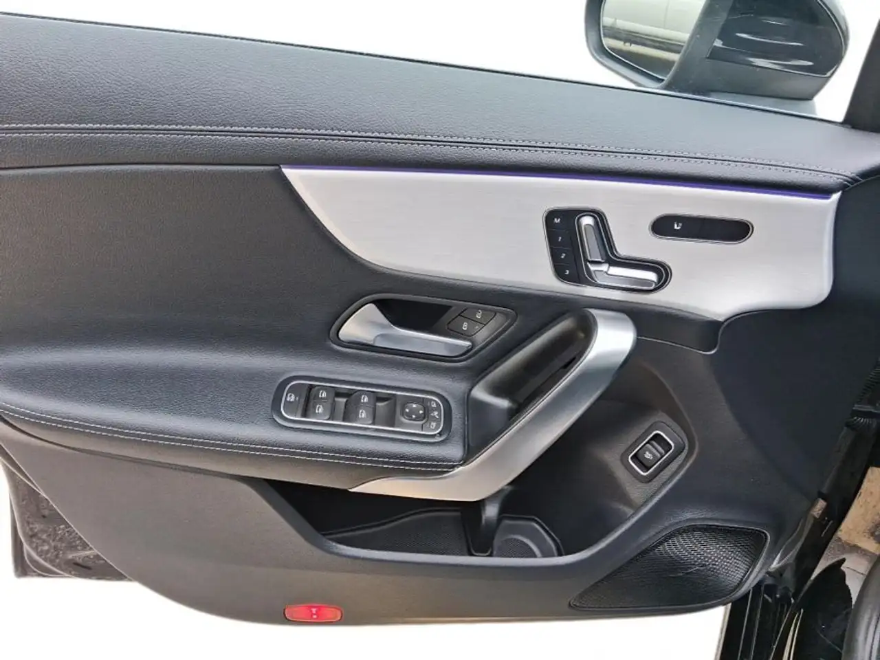 Mercedes-Benz CLA снимка Mercedes-Benz CLA