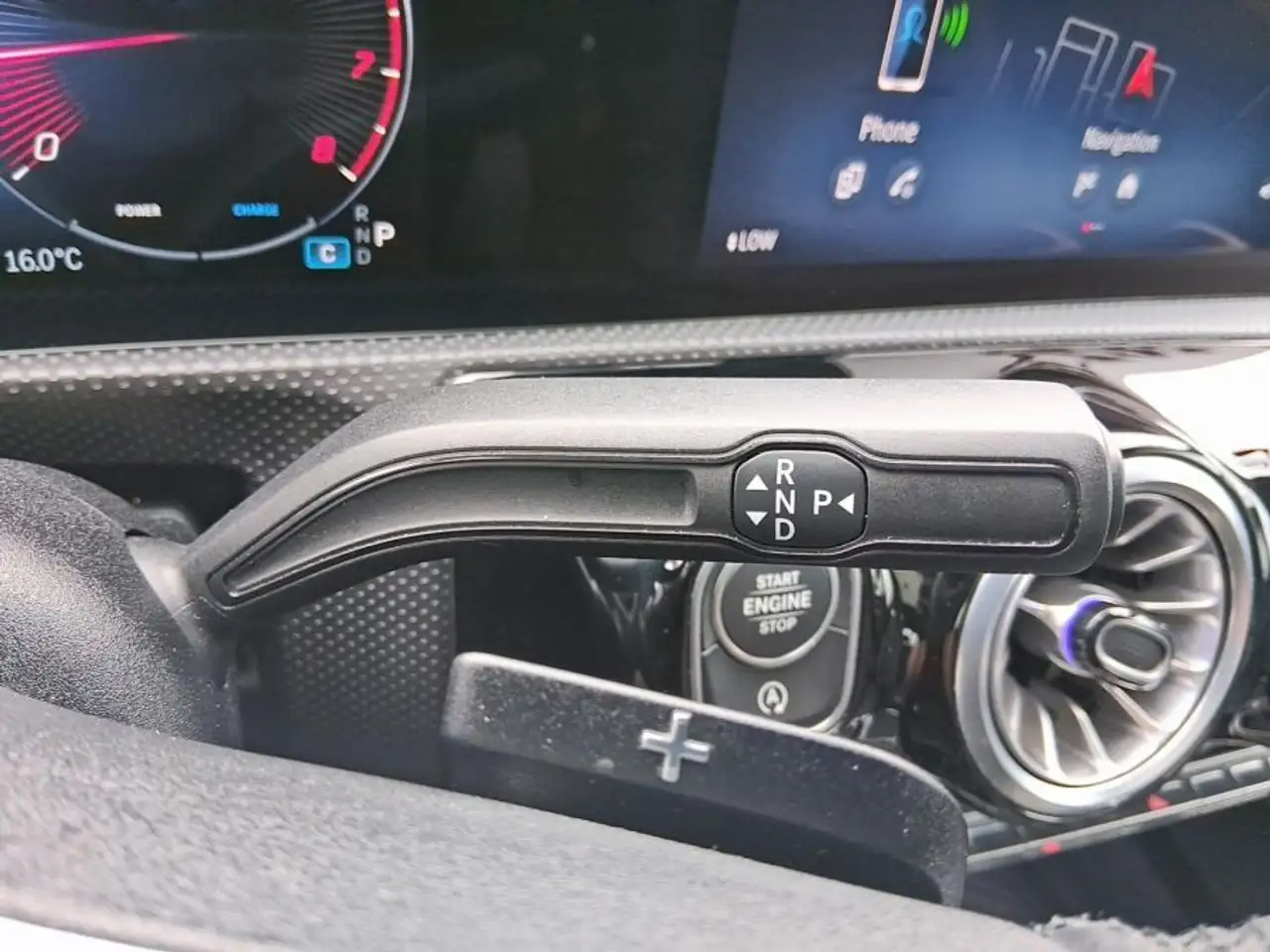 Mercedes-Benz CLA снимка Mercedes-Benz CLA