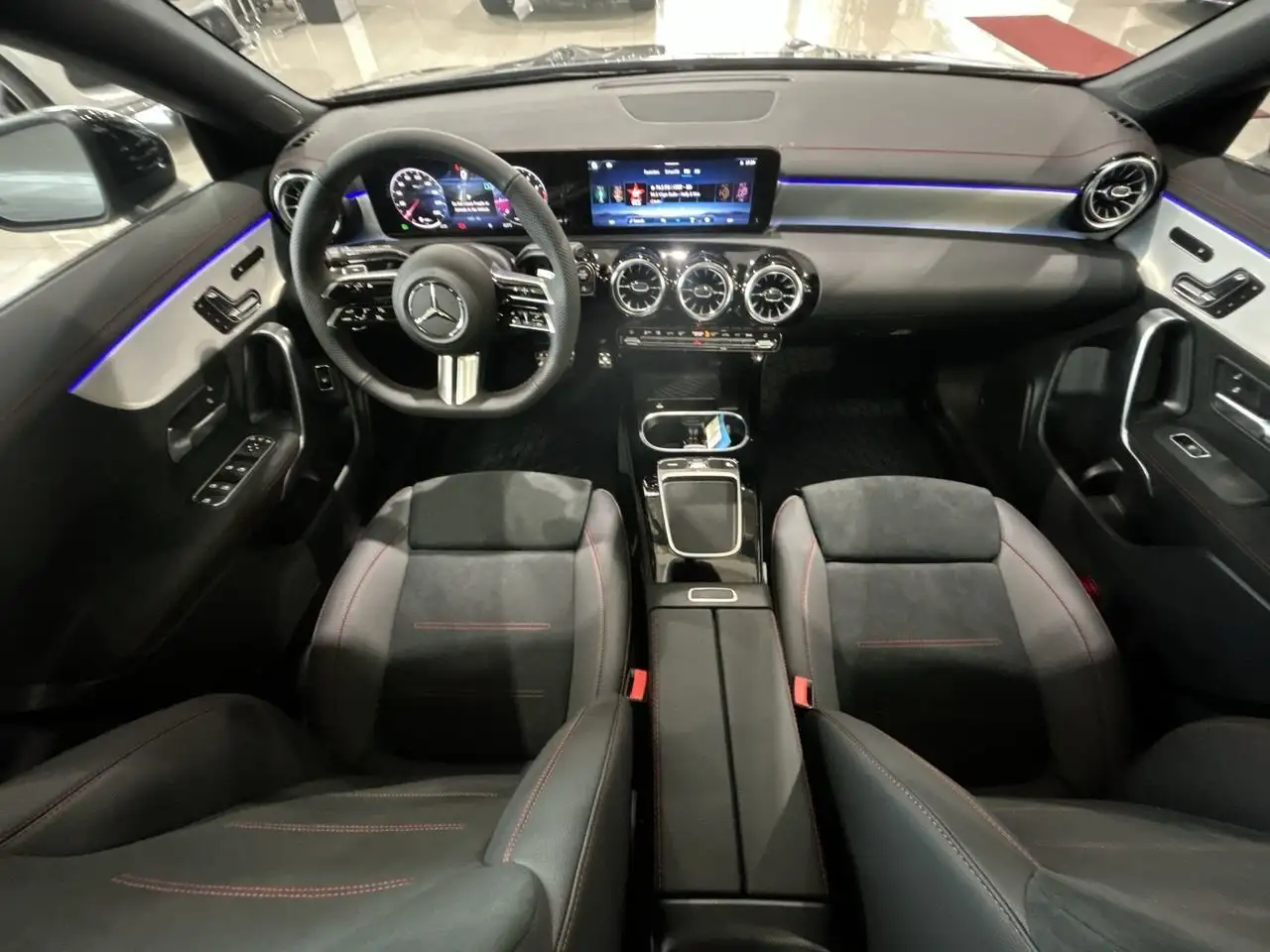 Mercedes-Benz CLA снимка Mercedes-Benz CLA