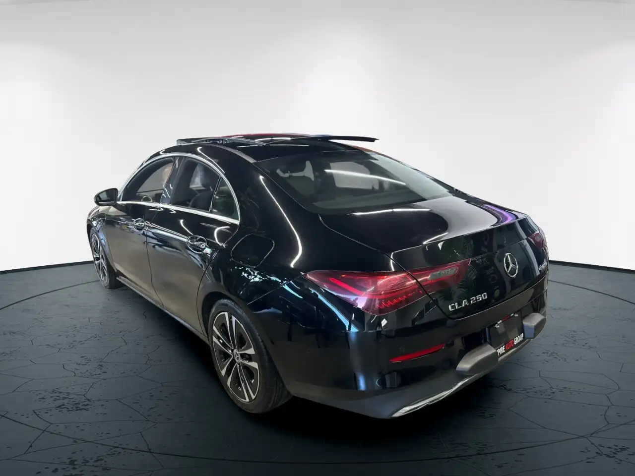Mercedes-Benz CLA снимка Mercedes-Benz CLA