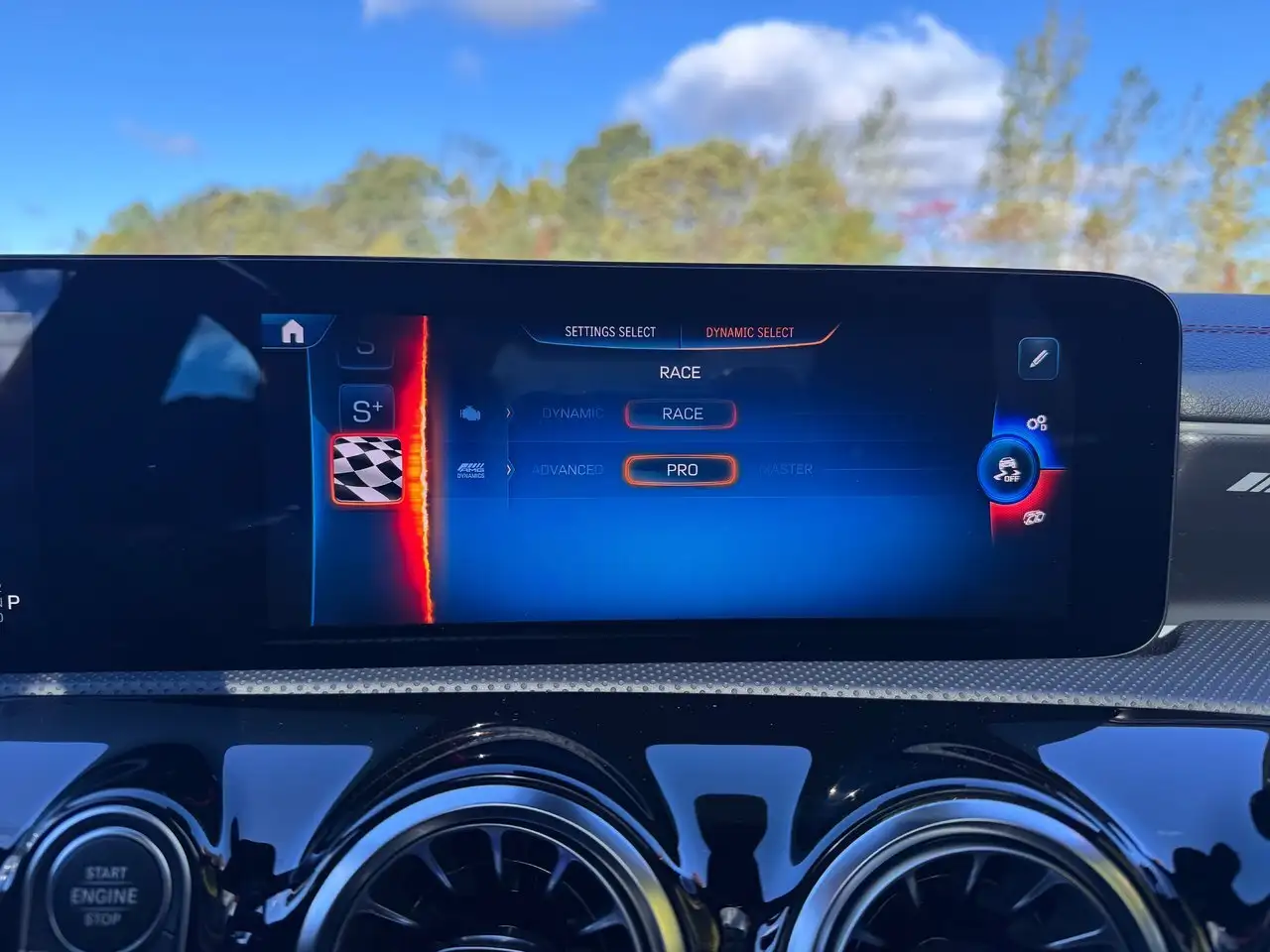 Mercedes-Benz CLA снимка Mercedes-Benz CLA
