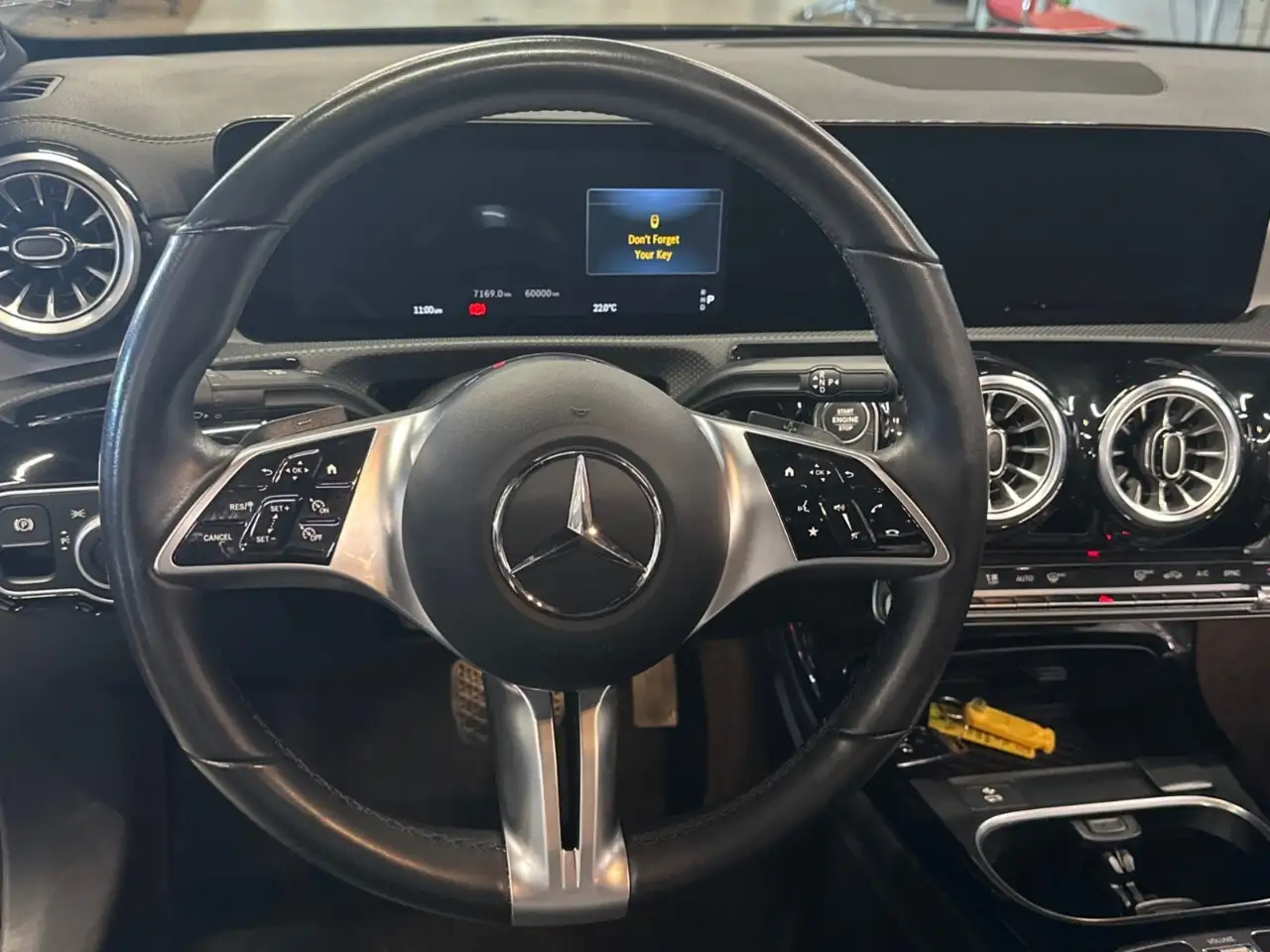 Mercedes-Benz CLA снимка Mercedes-Benz CLA