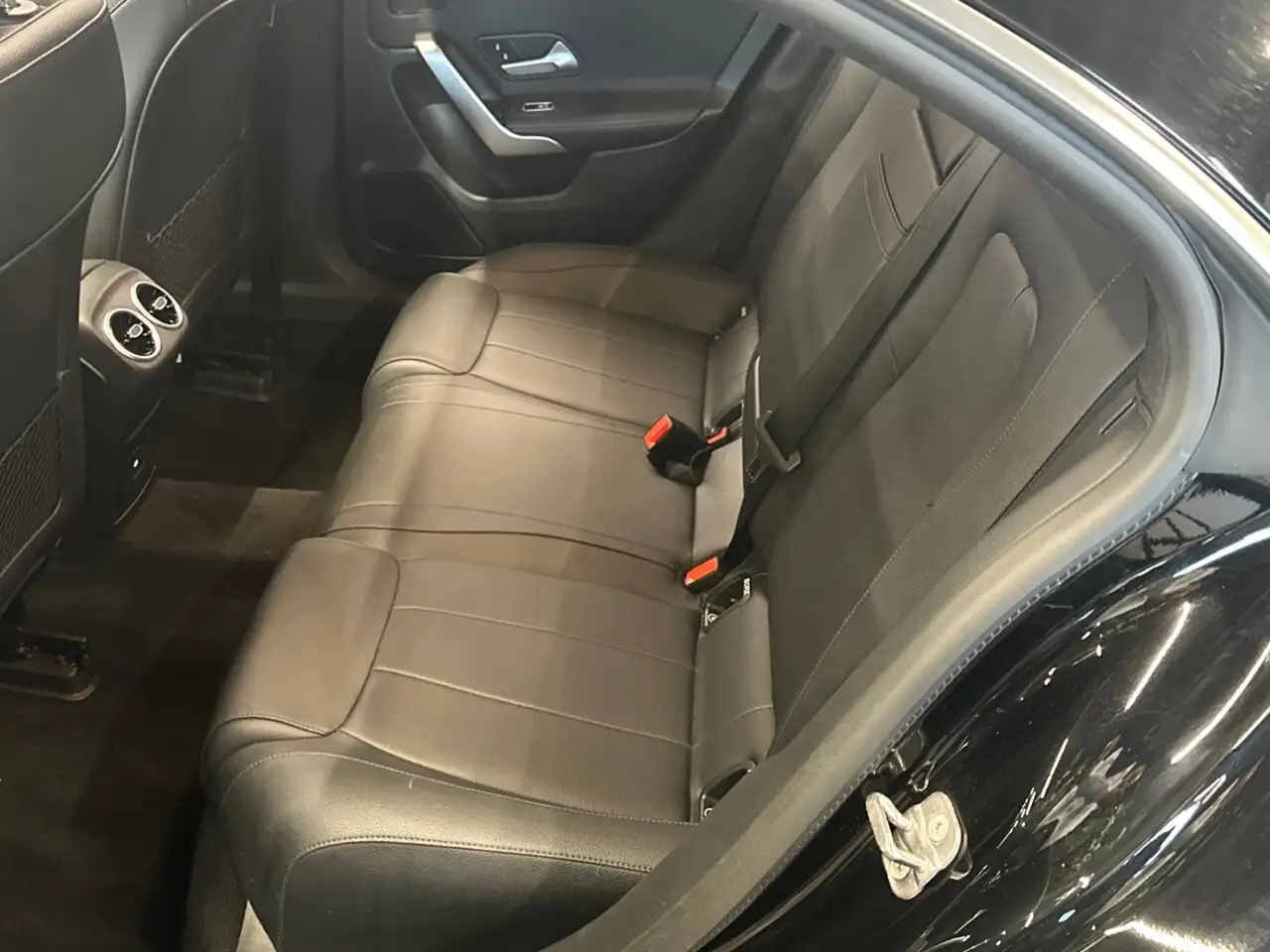 Mercedes-Benz CLA снимка Mercedes-Benz CLA