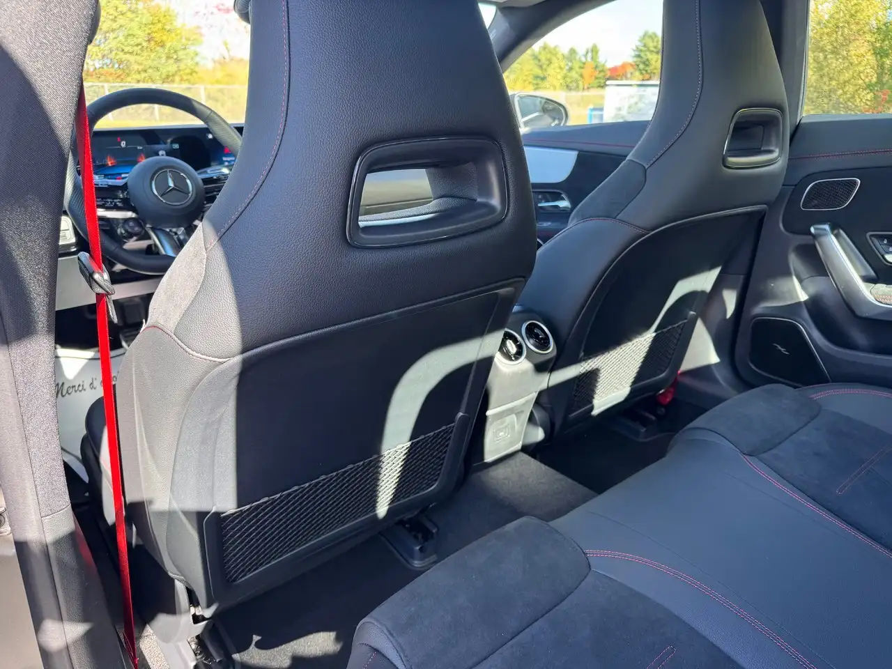 Mercedes-Benz CLA снимка Mercedes-Benz CLA