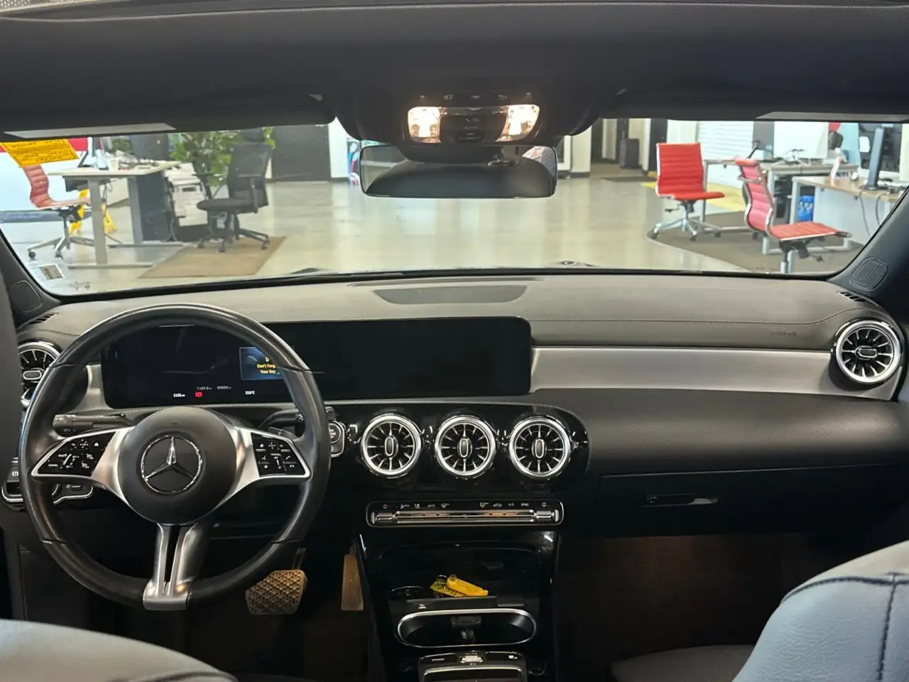 Mercedes-Benz CLA снимка Mercedes-Benz CLA