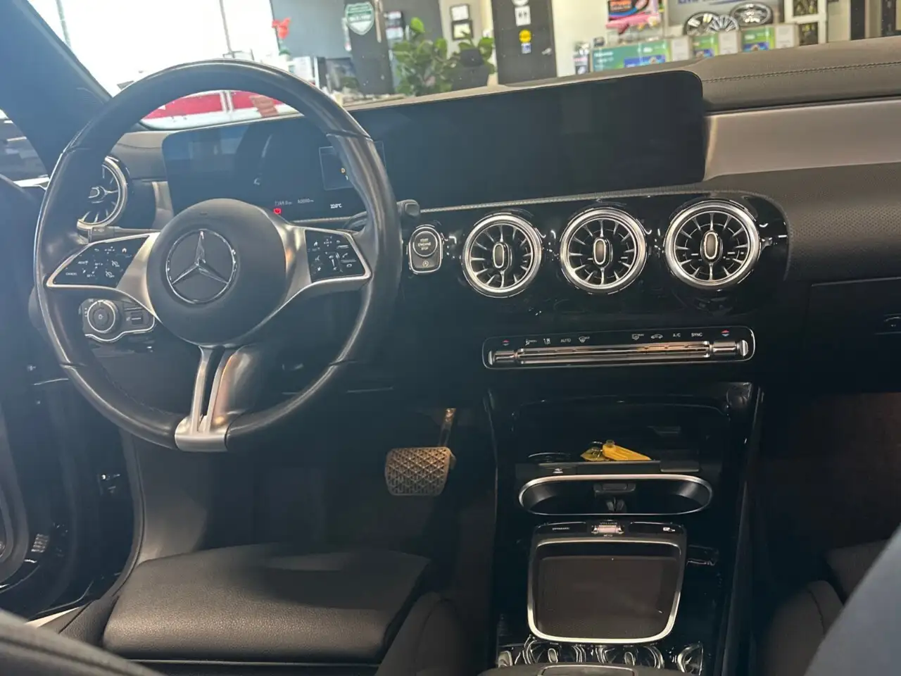 Mercedes-Benz CLA снимка Mercedes-Benz CLA